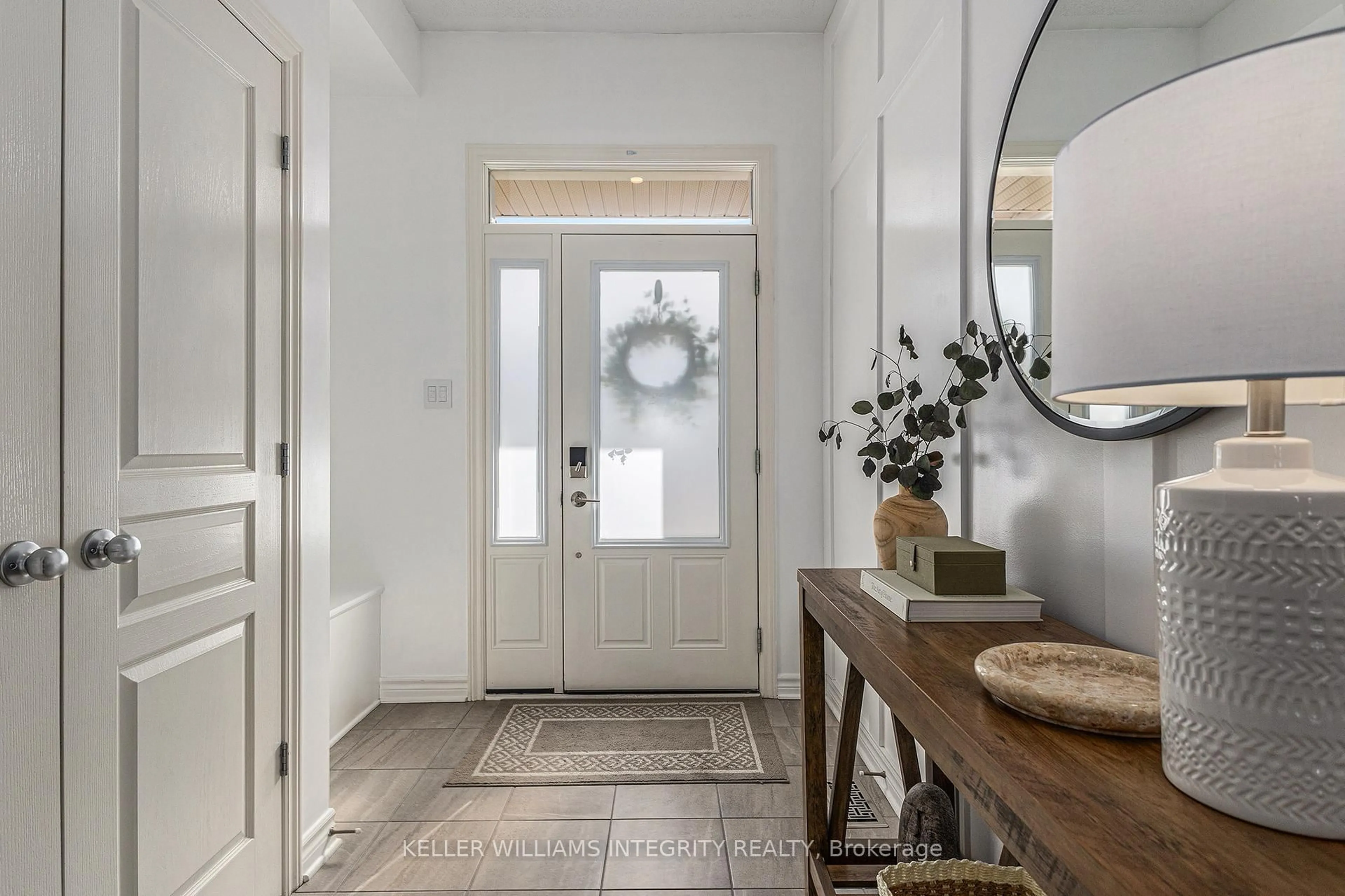 Indoor entryway for 1156 Beckett Cres, Ottawa Ontario K2S 0Z2