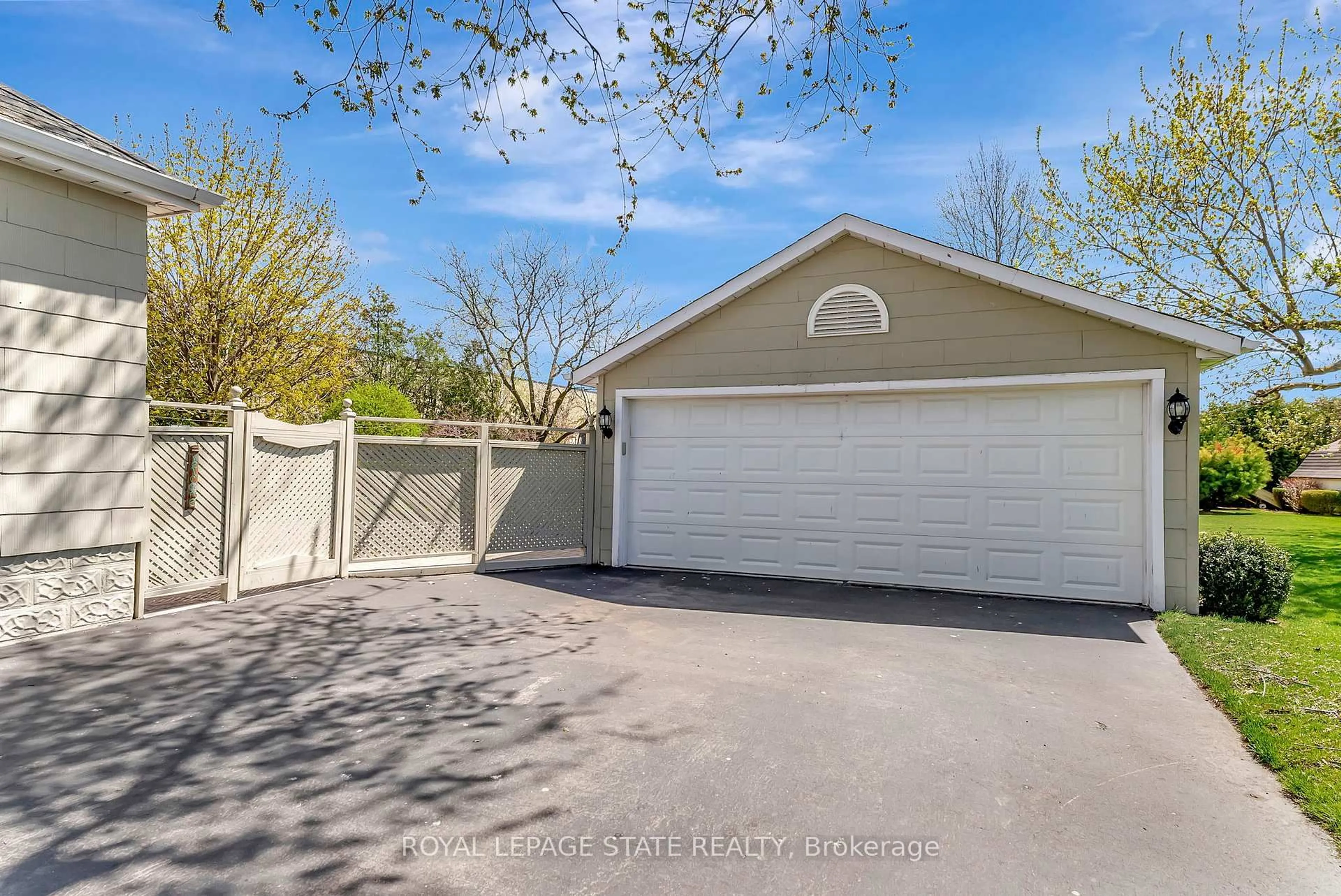 A pic from outside/outdoor area/front of a property/back of a property/a pic from drone, street for 2545 Highway 56 Rd, Hamilton Ontario L0R 1C0