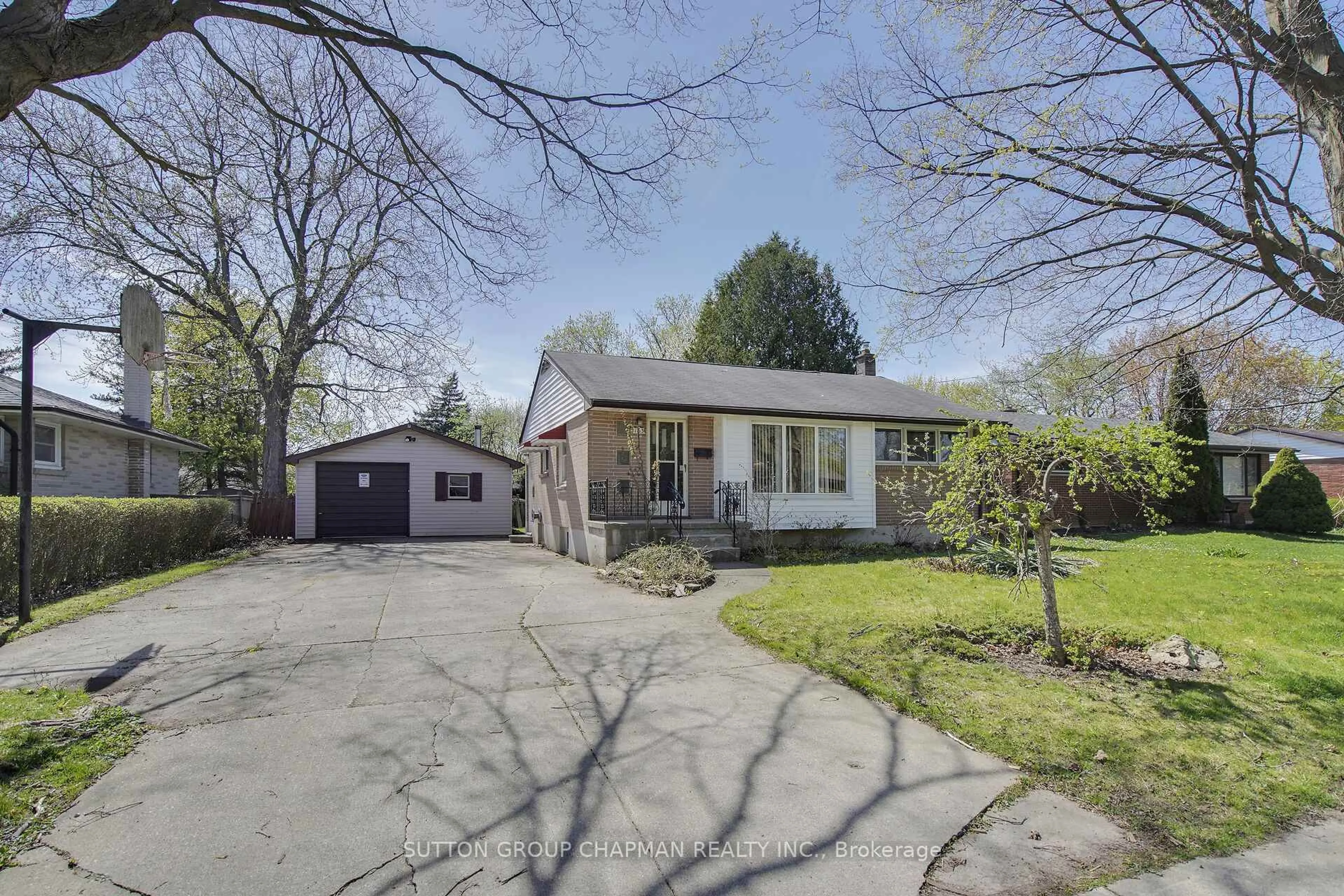 A pic from outside/outdoor area/front of a property/back of a property/a pic from drone, street for 163 Bancroft Rd, London East Ontario N5V 1E1