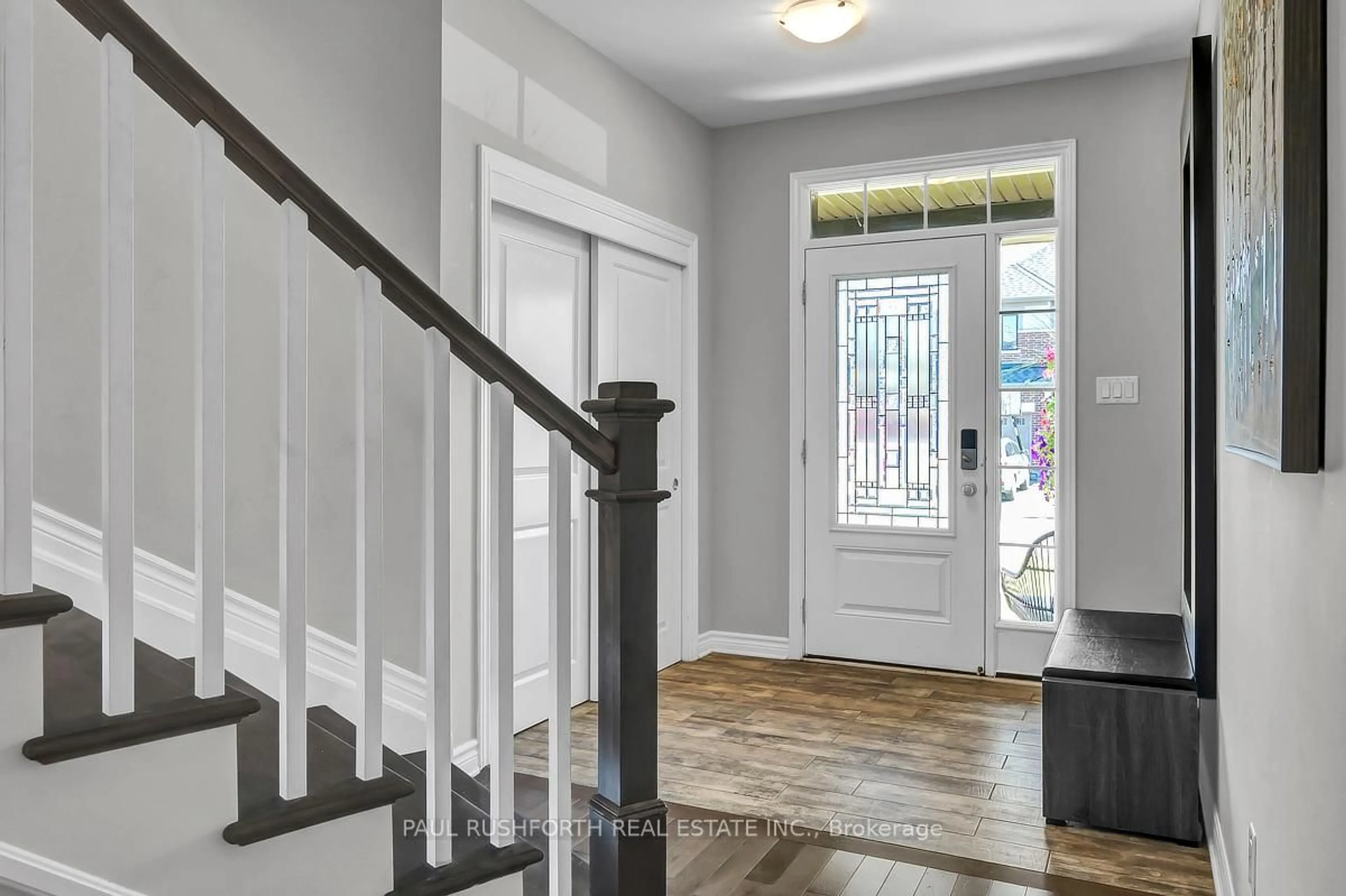 Indoor entryway for 213 ENCLAVE Walk, Ottawa Ontario K1W 0J4