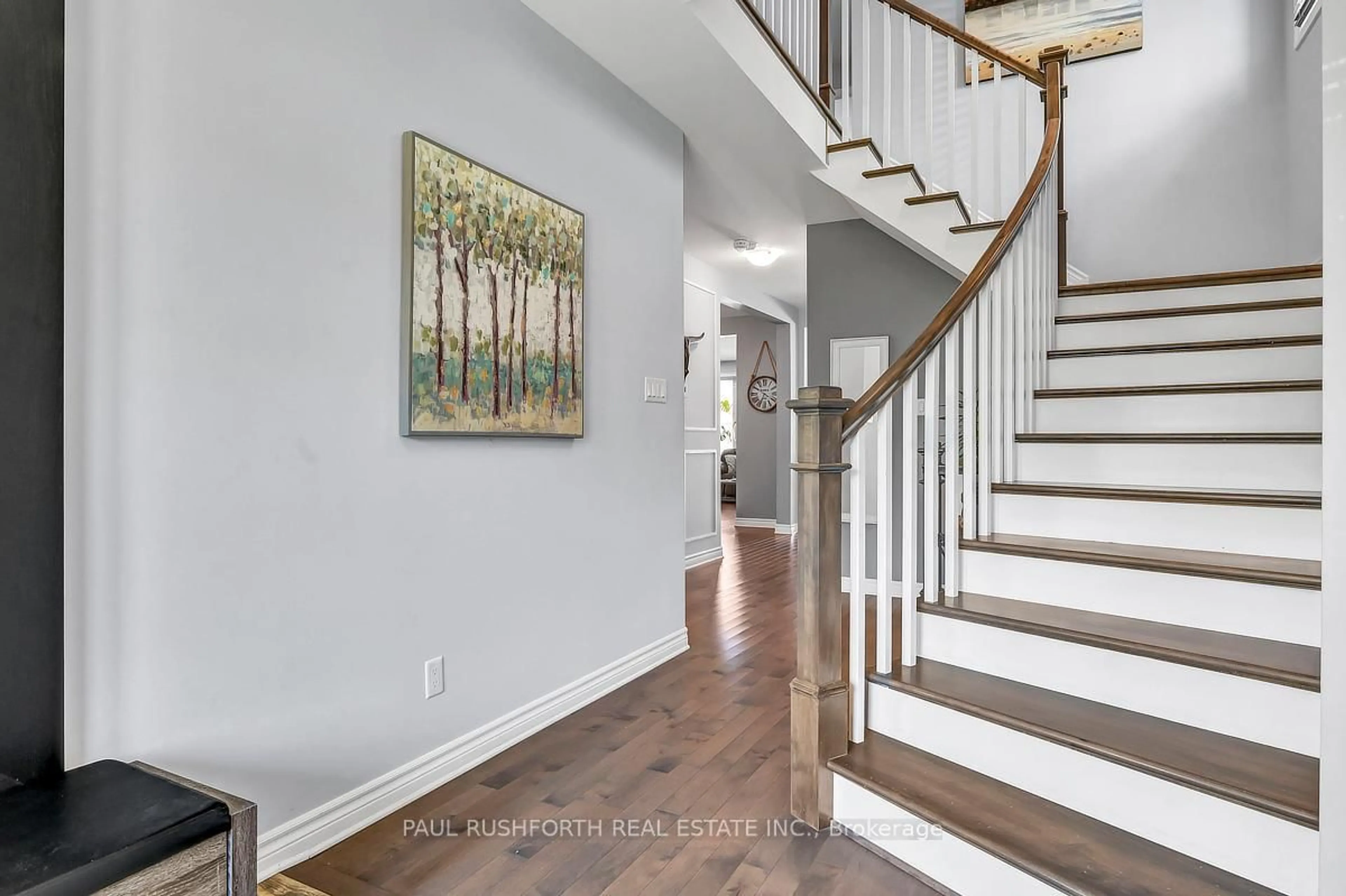 Indoor entryway for 213 ENCLAVE Walk, Ottawa Ontario K1W 0J4