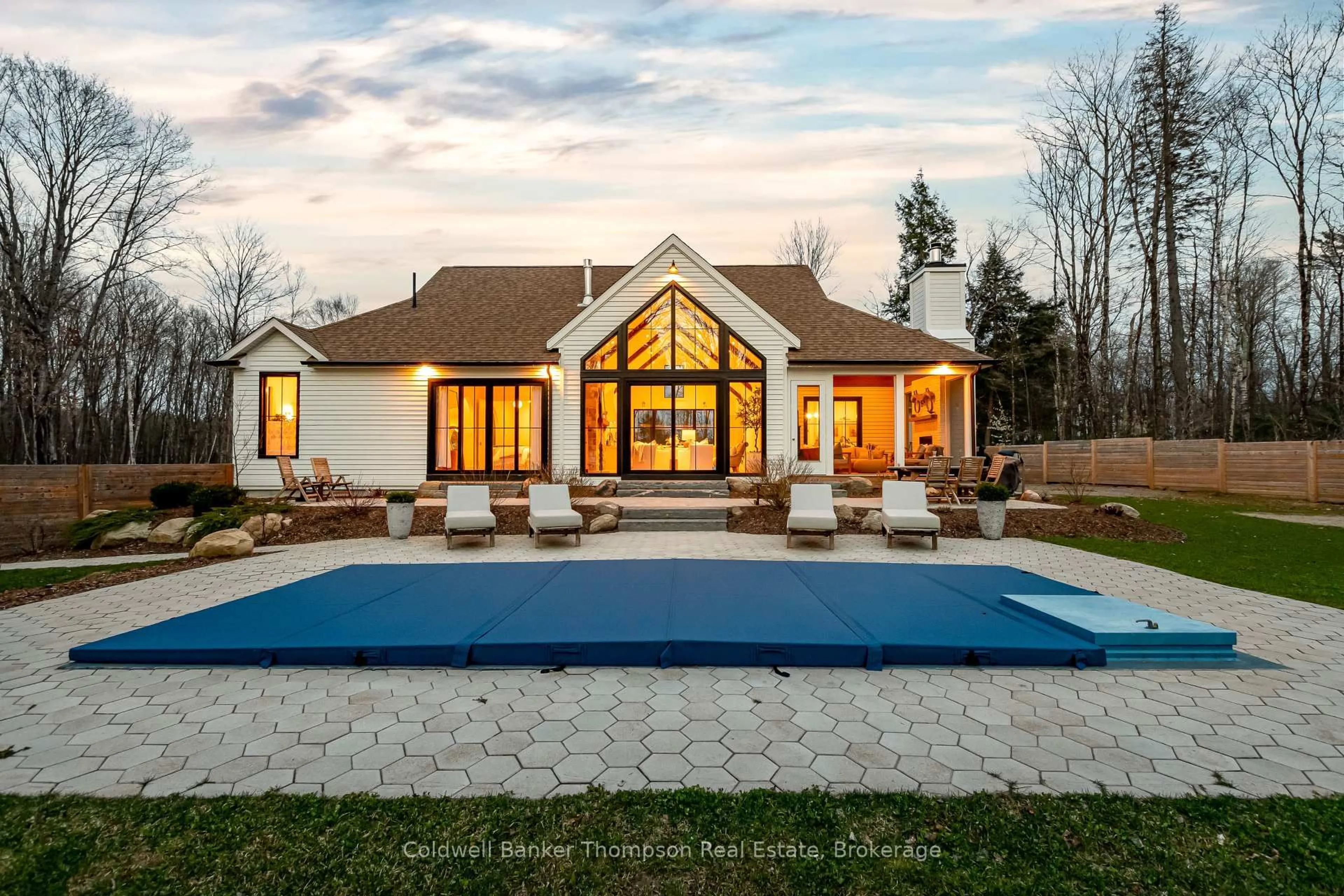 Home with brick exterior material, unknown for 350 Skyhills Rd, Huntsville Ontario P1H 2N5