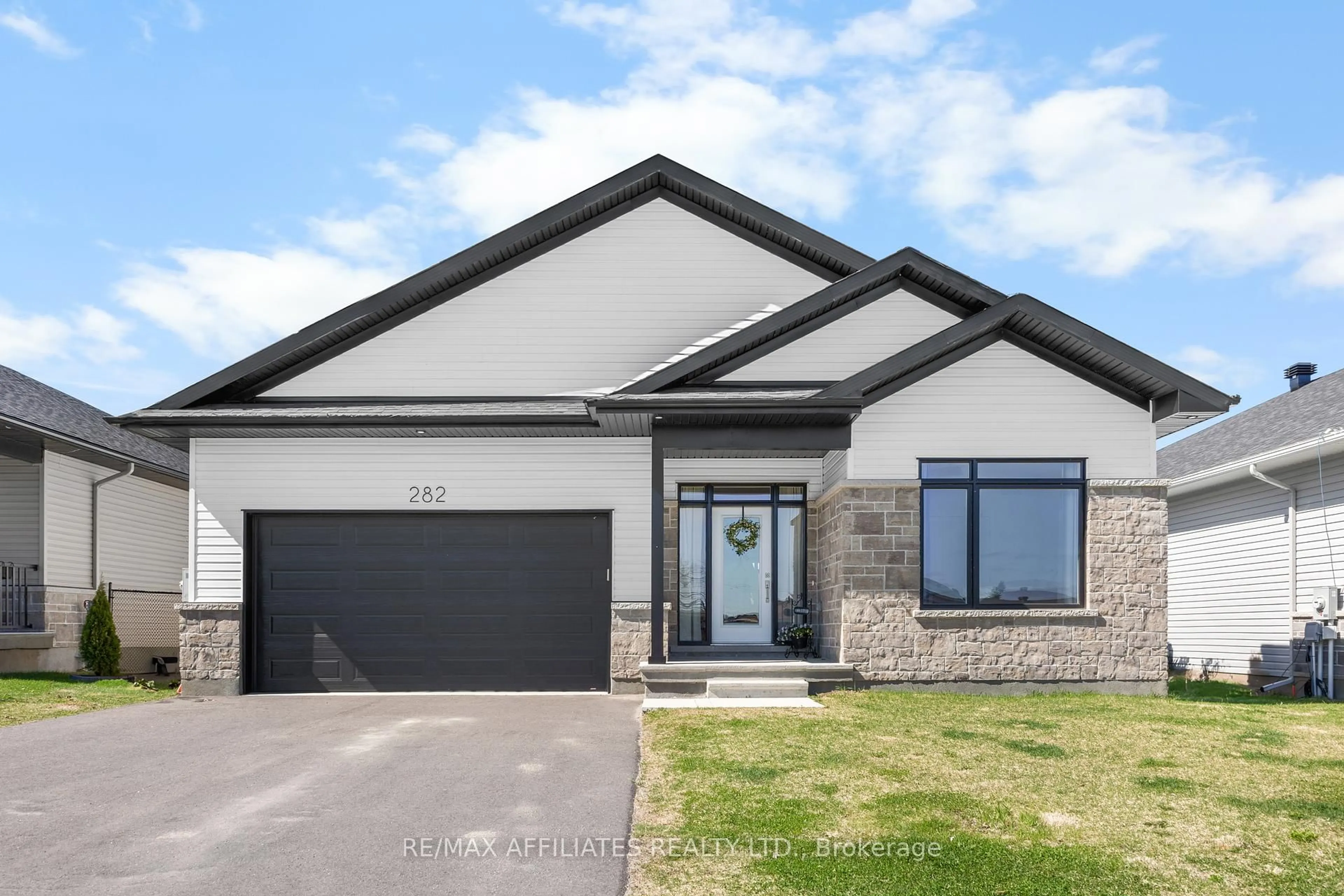 Home with brick exterior material, street for 282 Wood Ave, Smiths Falls Ontario K7A 5H3