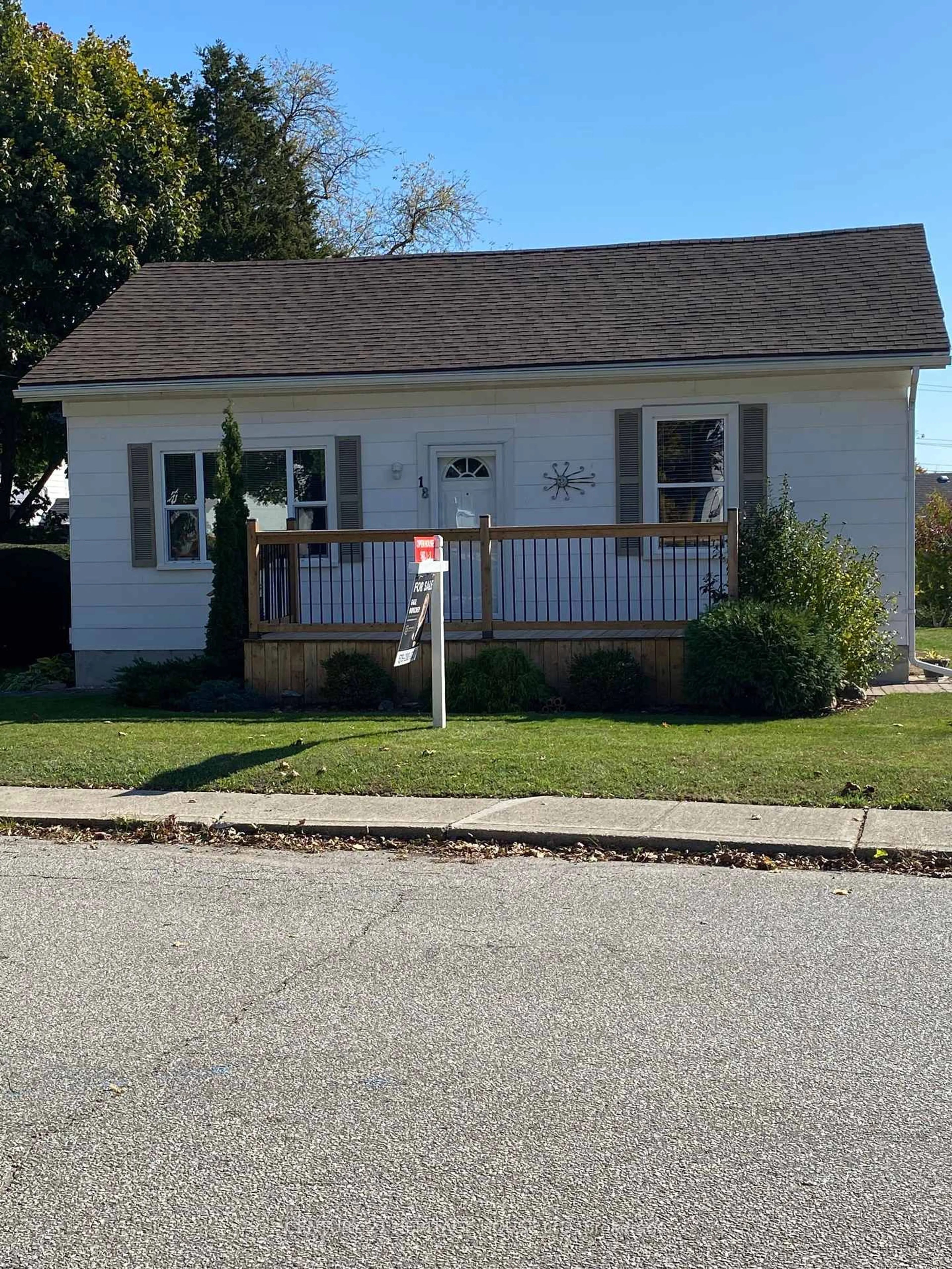 Home with vinyl exterior material, street for 18 Jane St, Chatham-Kent Ontario N0P 1A0