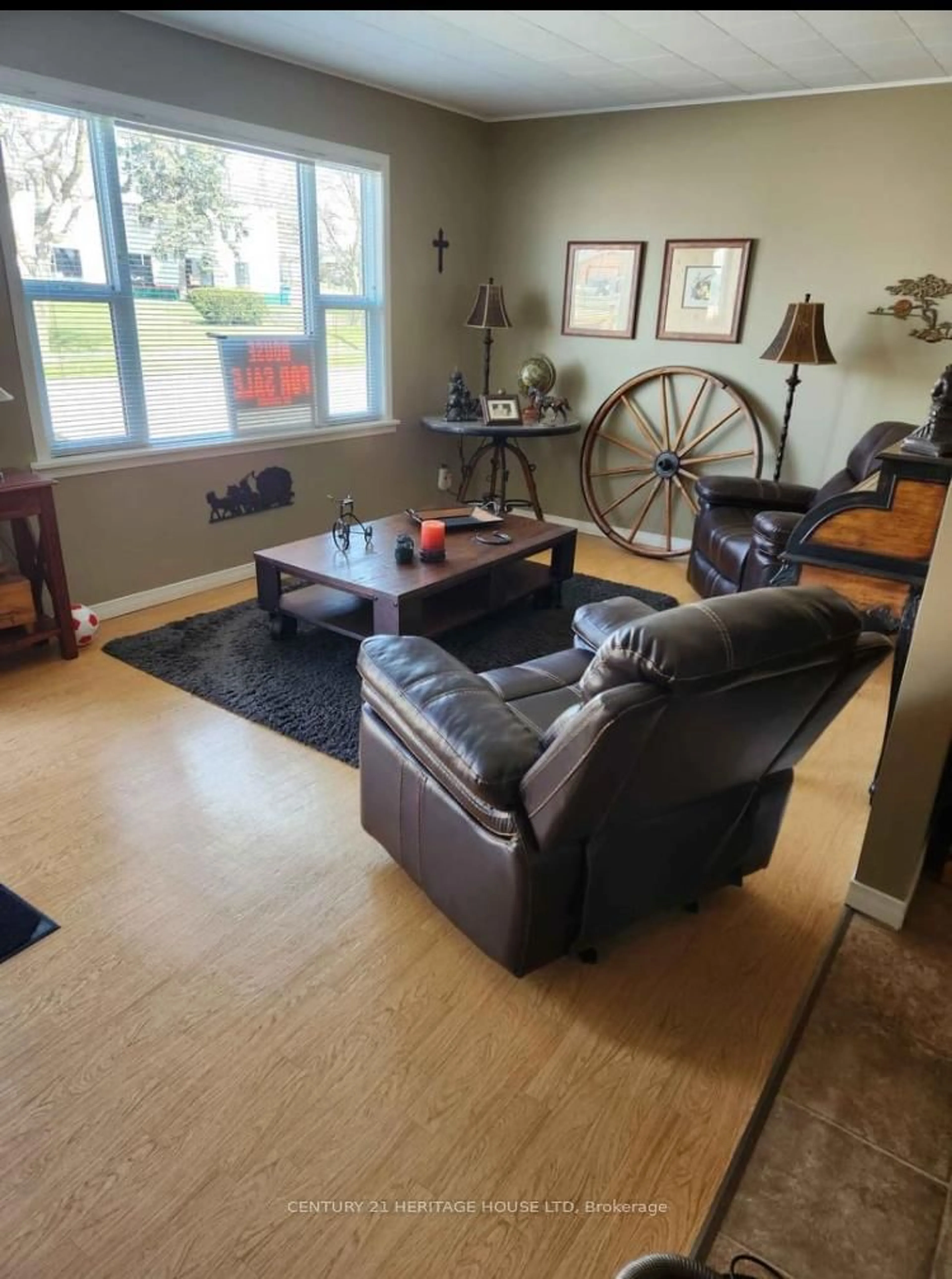 Living room with furniture, unknown for 18 Jane St, Chatham-Kent Ontario N0P 1A0