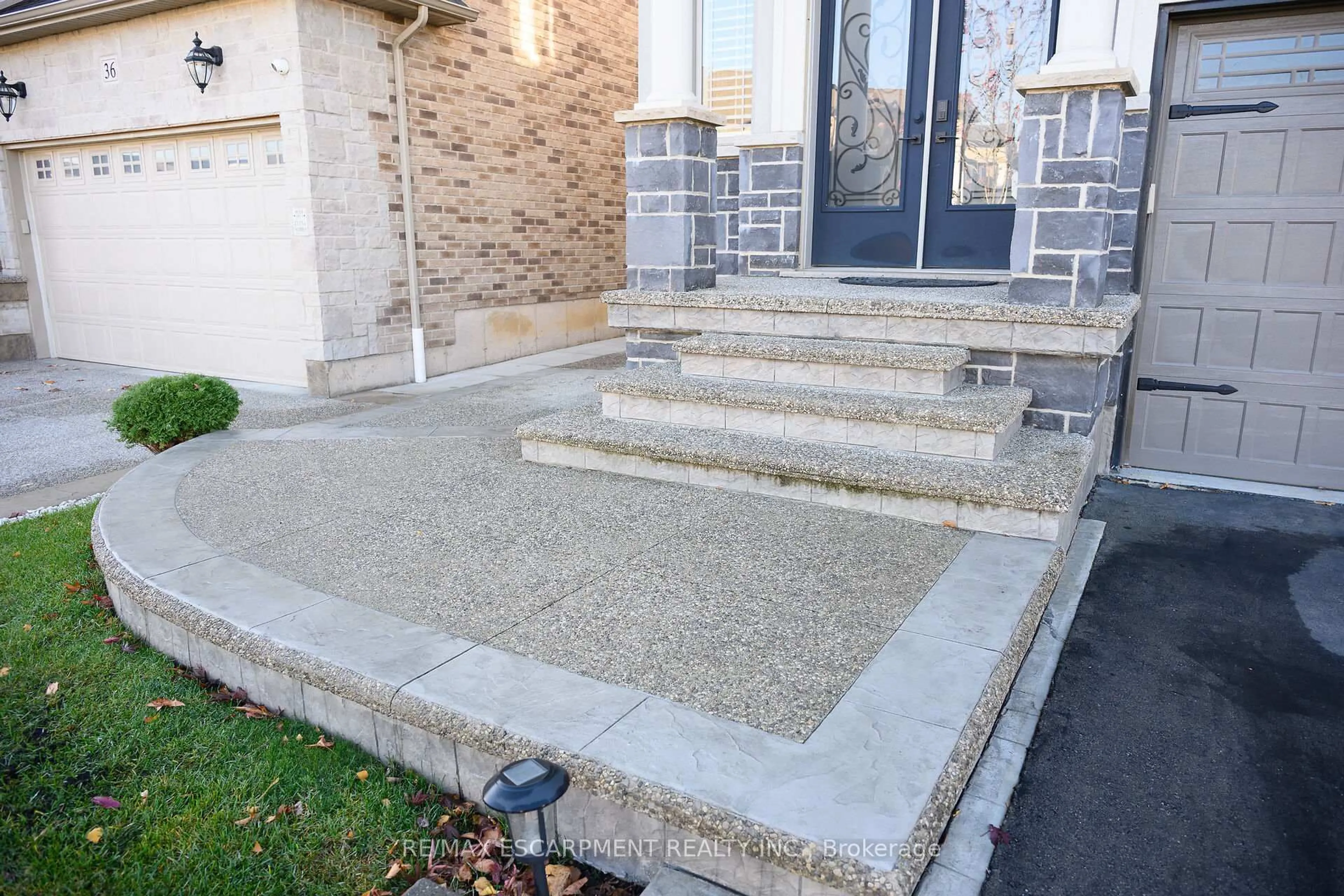 Patio, street for 30 ASCOLI Dr, Hamilton Ontario L9B 2K8