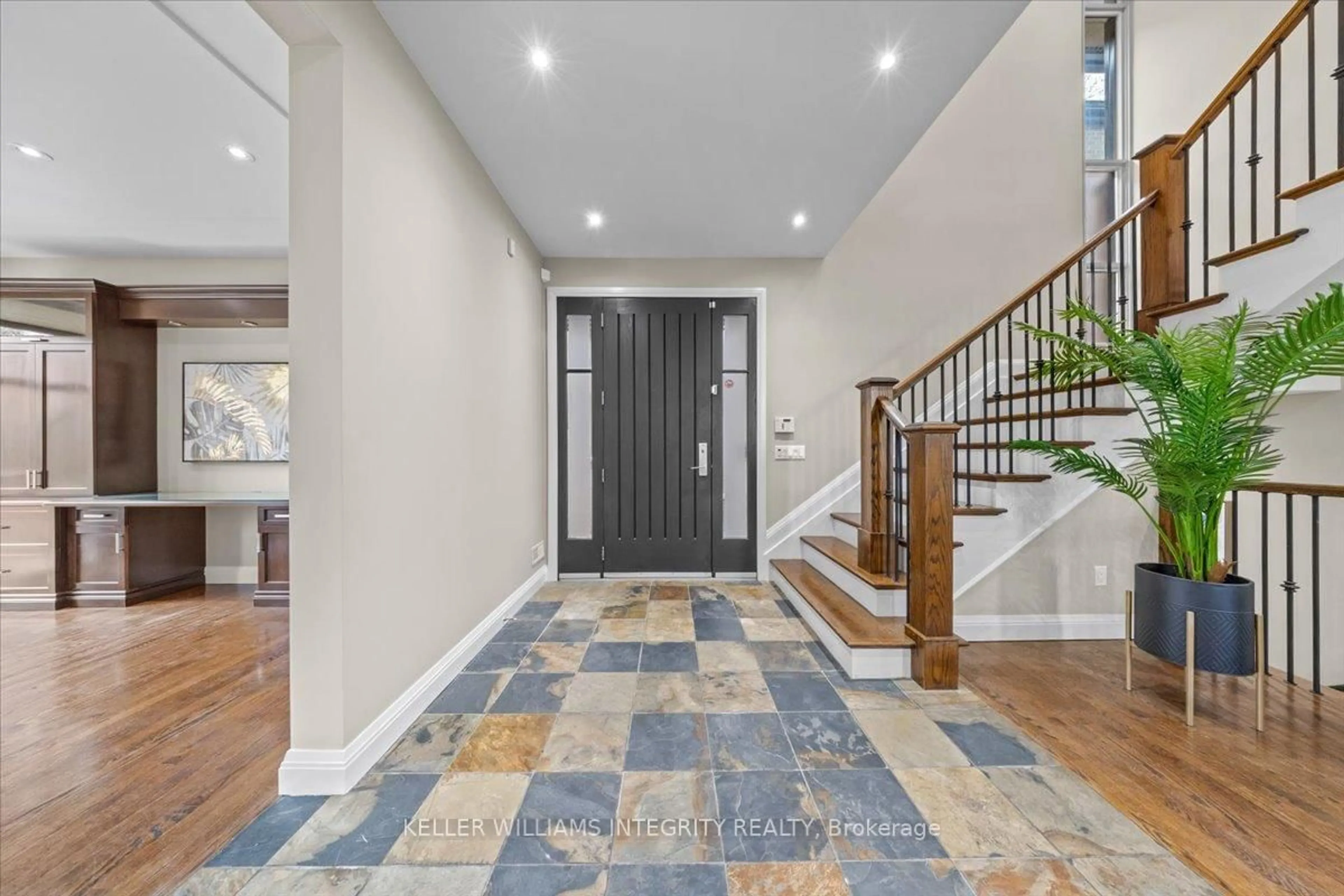 Indoor entryway for 105 Black Maple N/A, Ottawa Ontario K1M 0J3