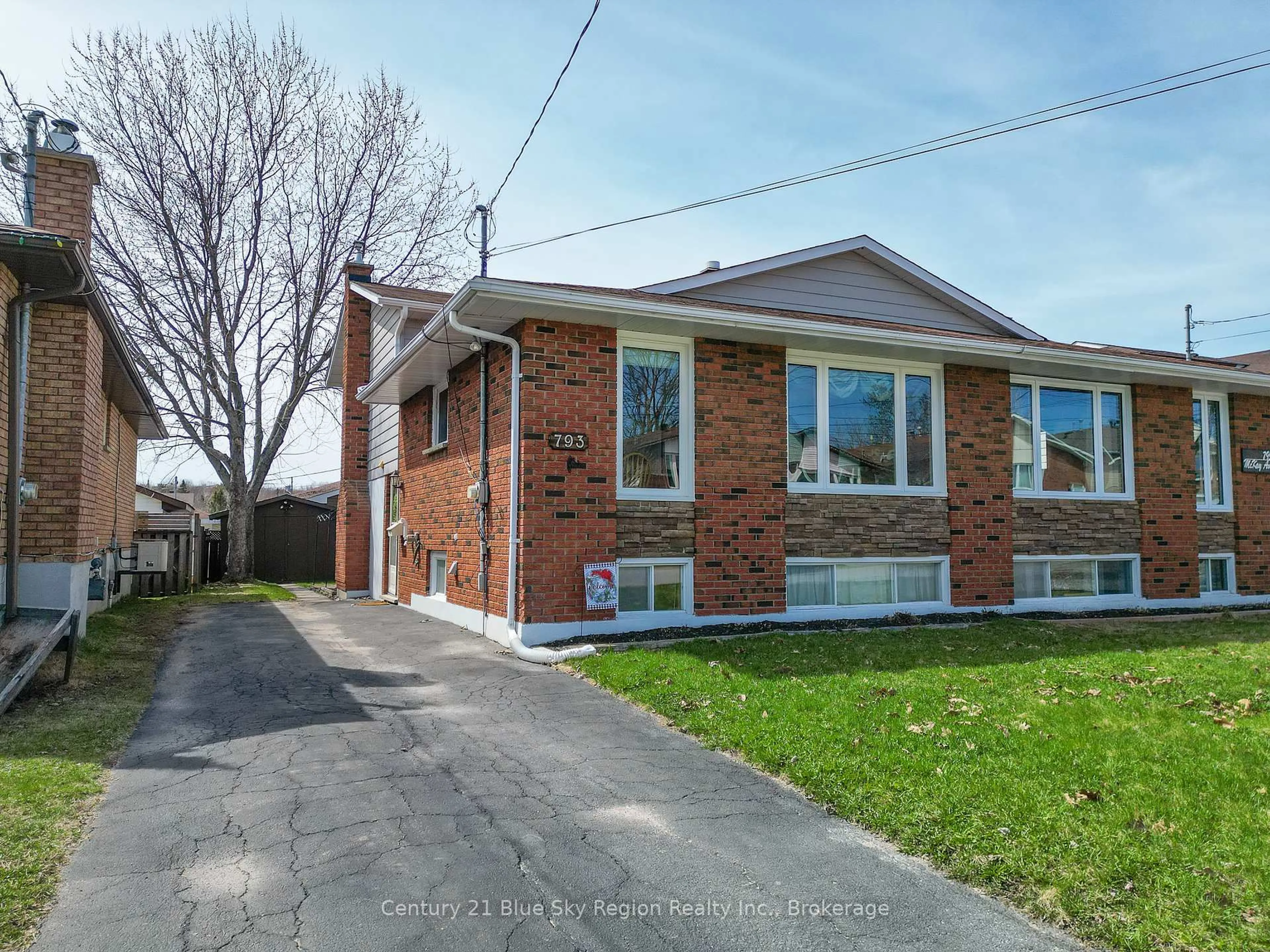 Home with brick exterior material, street for 793 Mckay Ave, North Bay Ontario P1B 7W2