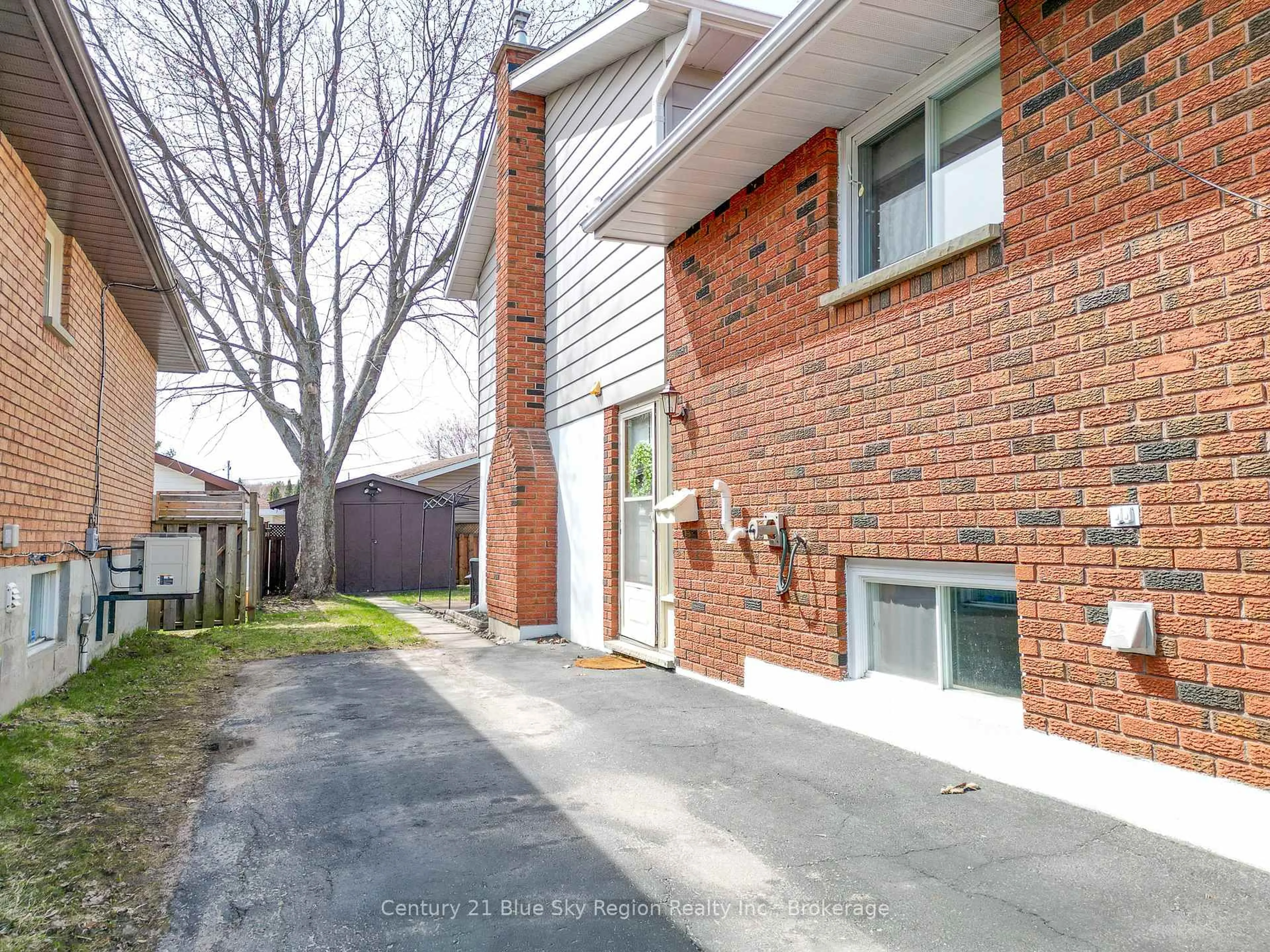 Home with brick exterior material, street for 793 Mckay Ave, North Bay Ontario P1B 7W2
