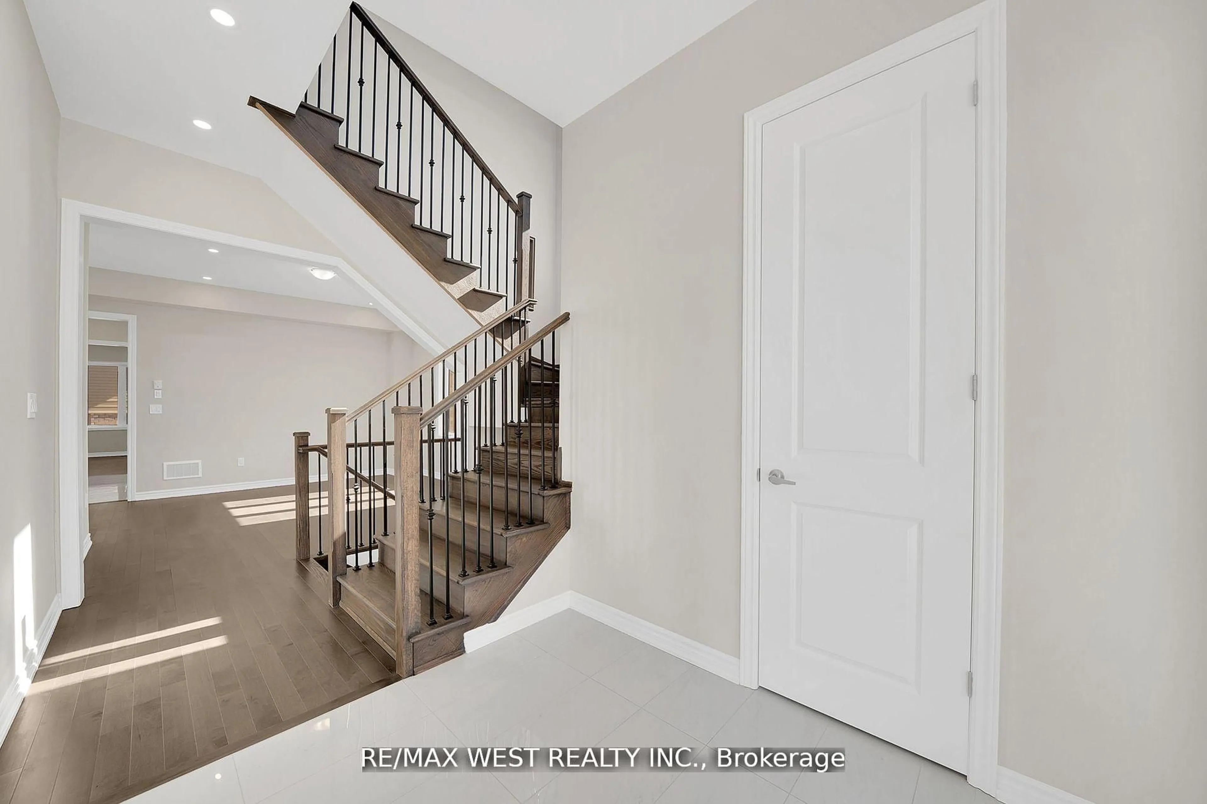Indoor entryway for 10 Mears Rd, Brant Ontario N0E 1N0