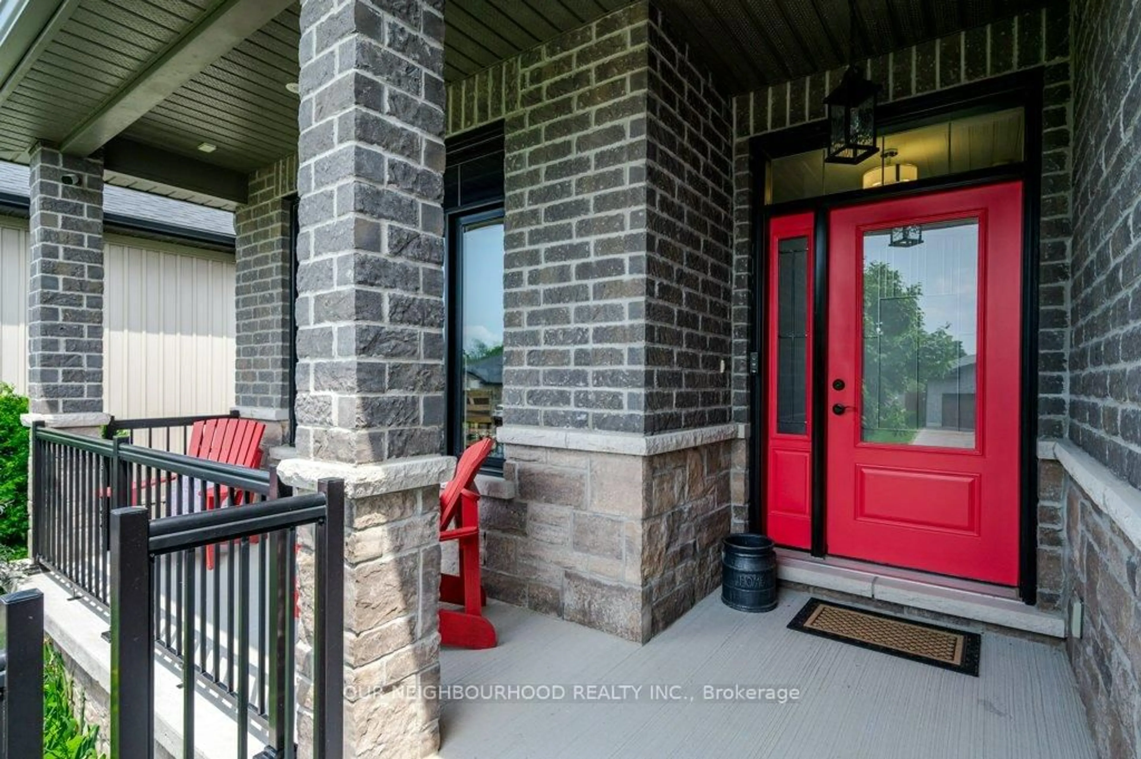 Indoor entryway for 23 Autumn Grve Cres, Ingleside Ontario K8V 5P4