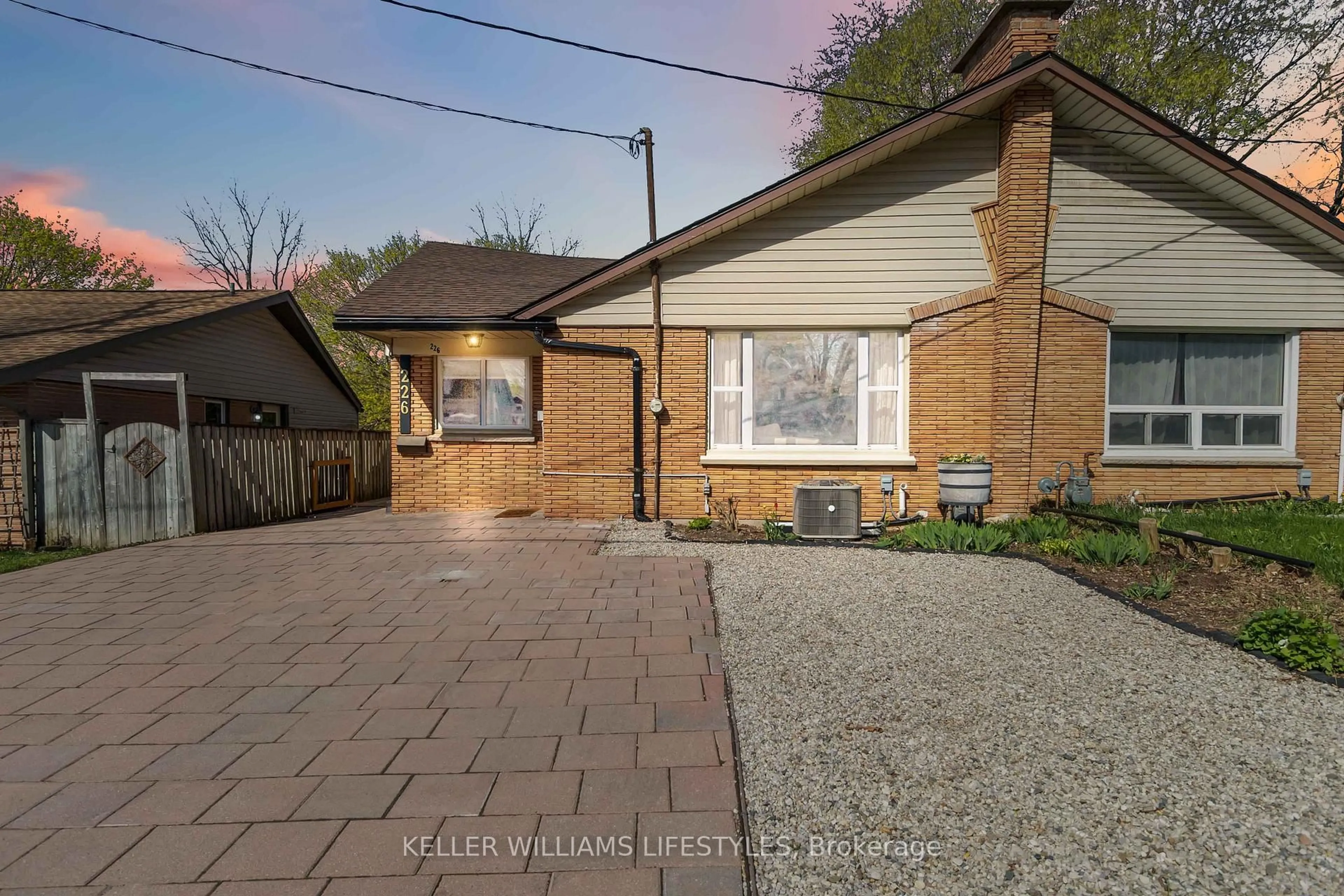A pic from outside/outdoor area/front of a property/back of a property/a pic from drone, street for 226 Mill St, Woodstock Ontario N4S 2X1