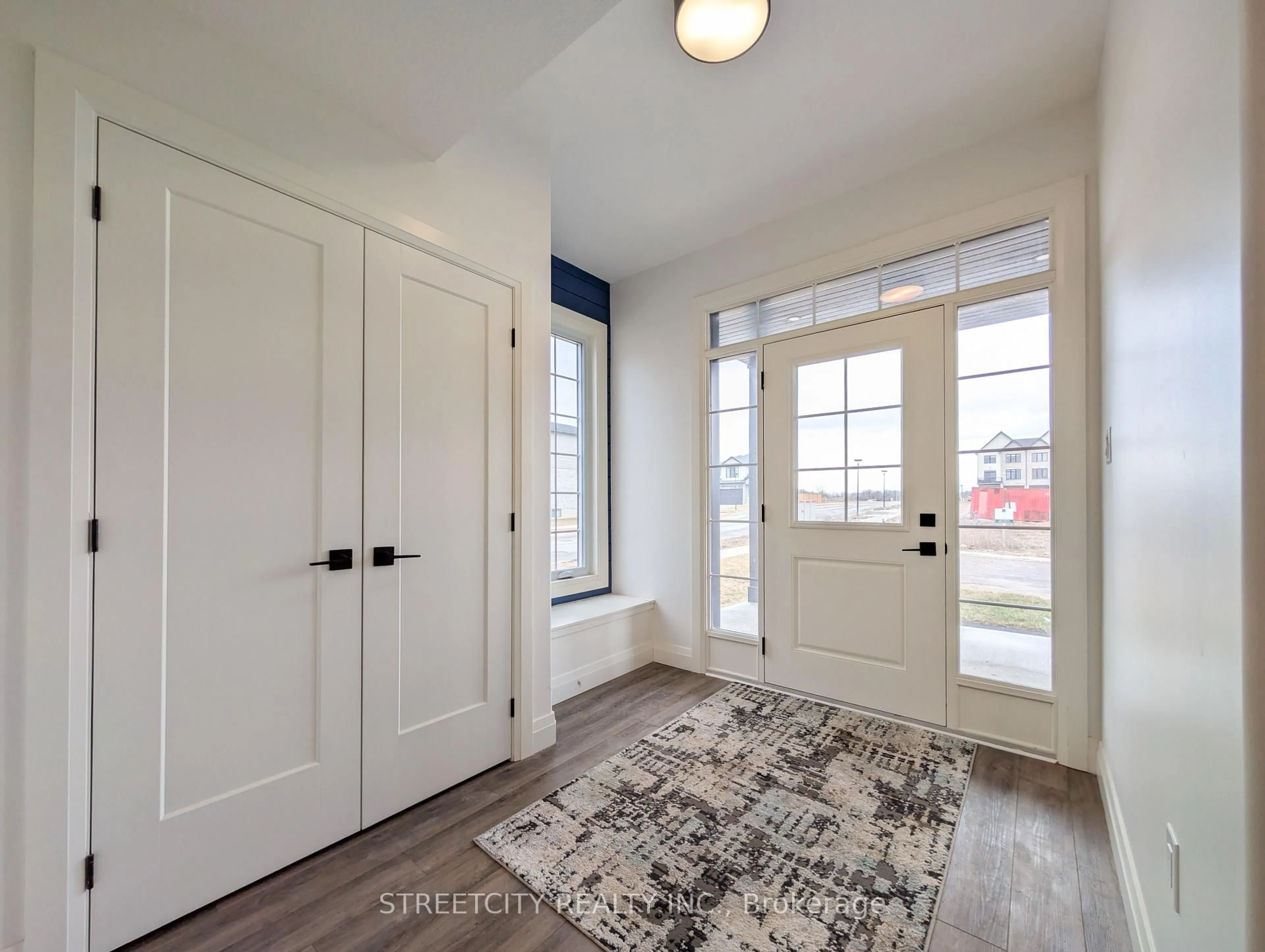 Indoor entryway for 235 Kennington Way #8, London South Ontario N6L 0H4