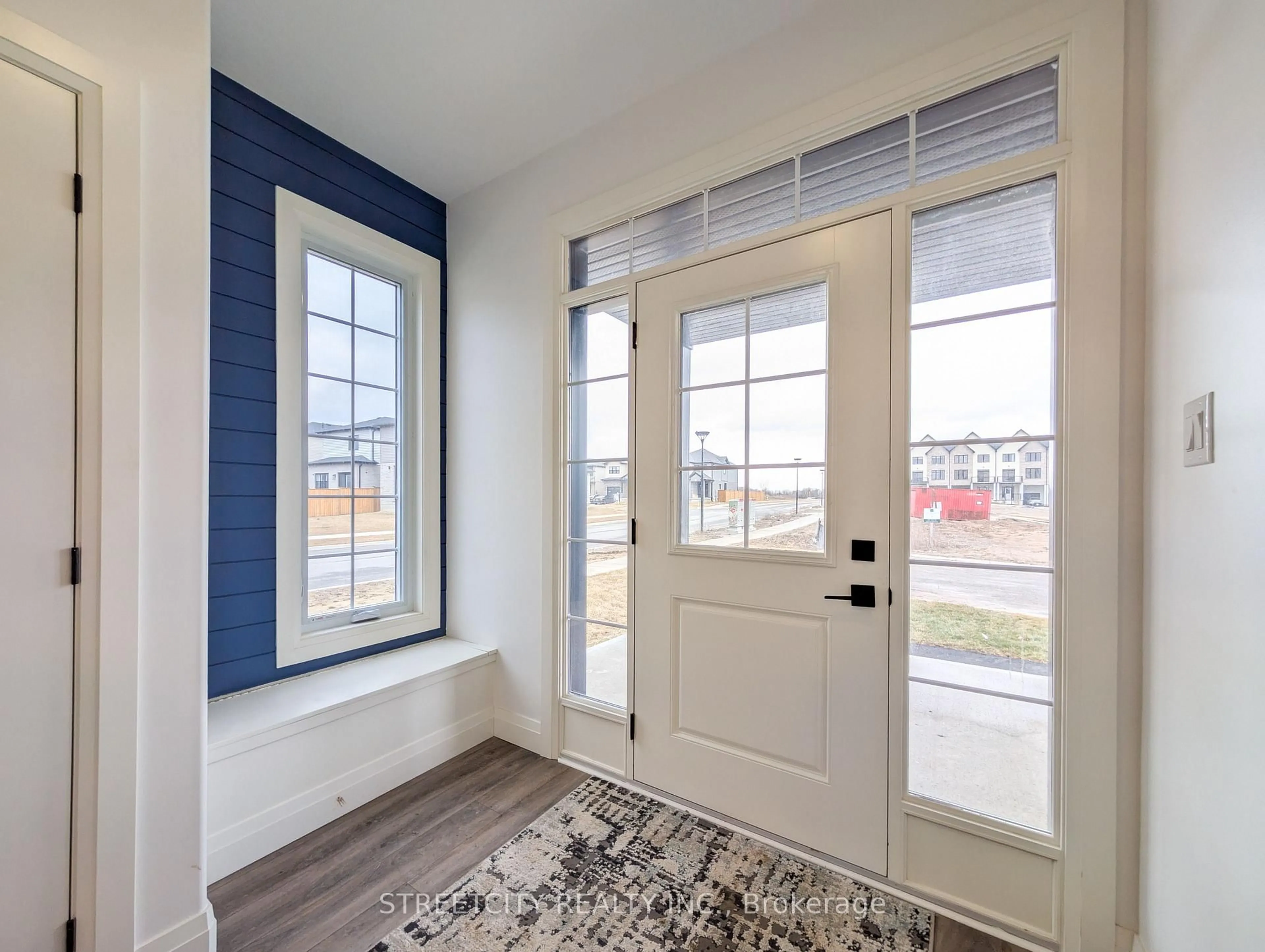 Indoor entryway for 235 Kennington Way #8, London South Ontario N6L 0H4