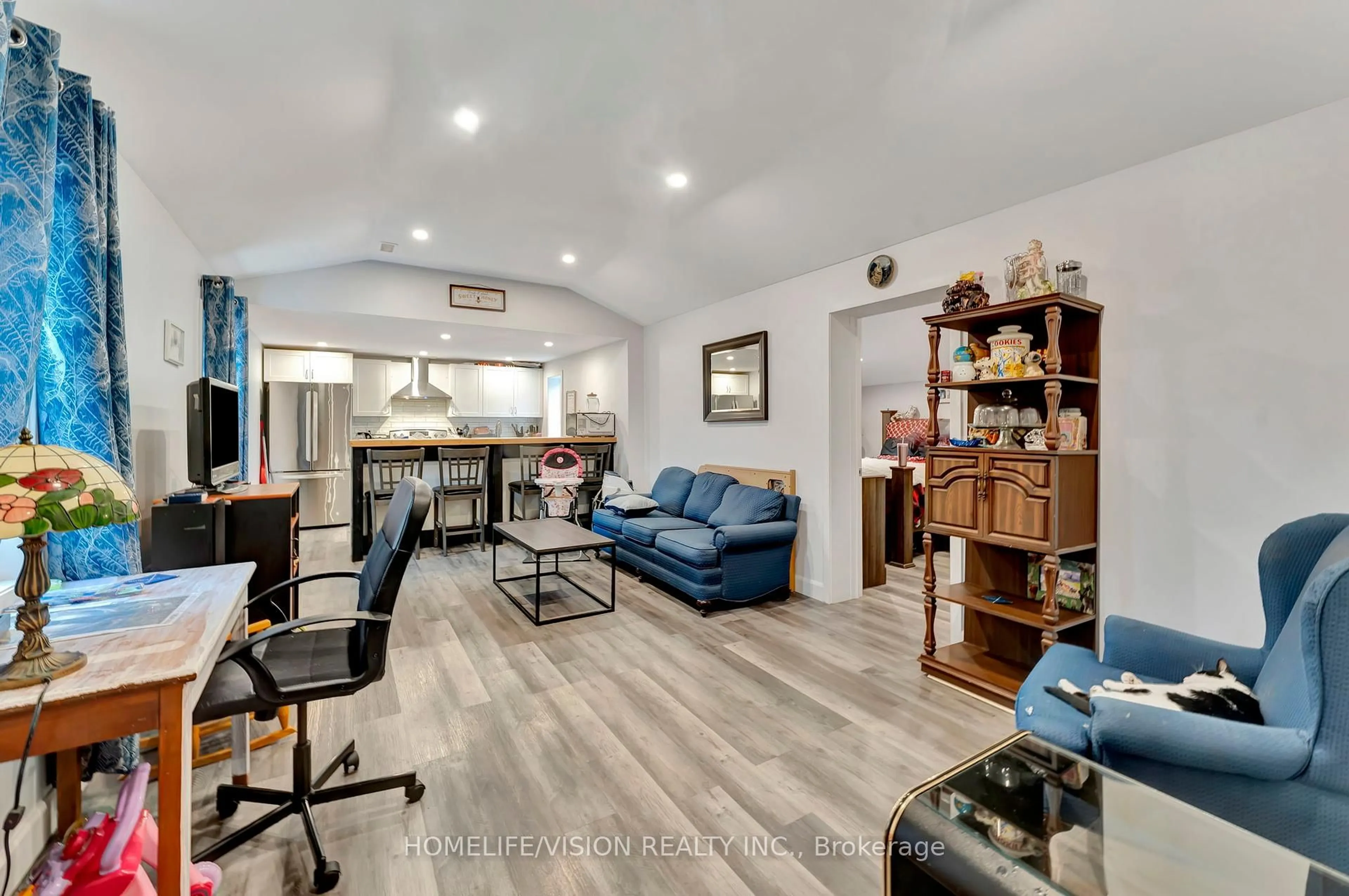 Living room with furniture, unknown for 279 Darling St, Brantford Ontario N3S 3X7