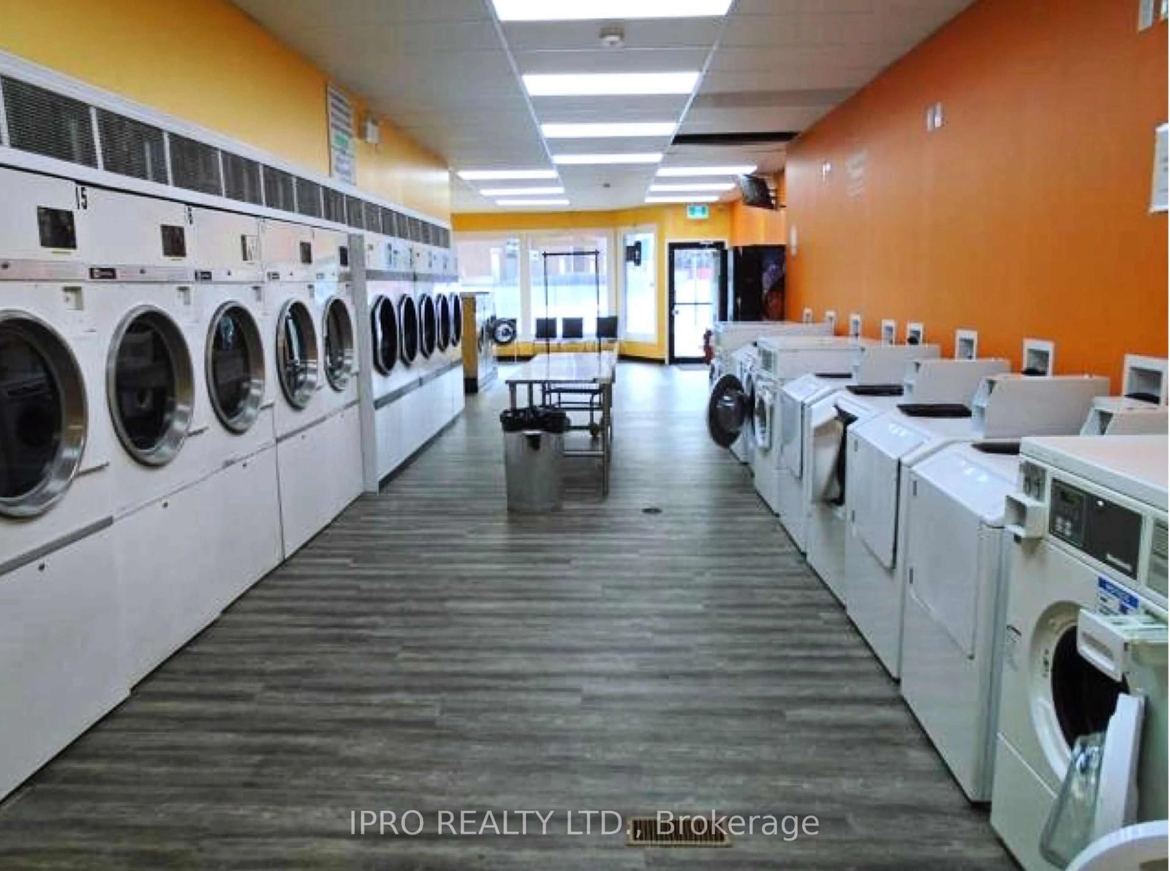 Laundry room for 835 King St, Hamilton Ontario L8M 1B1