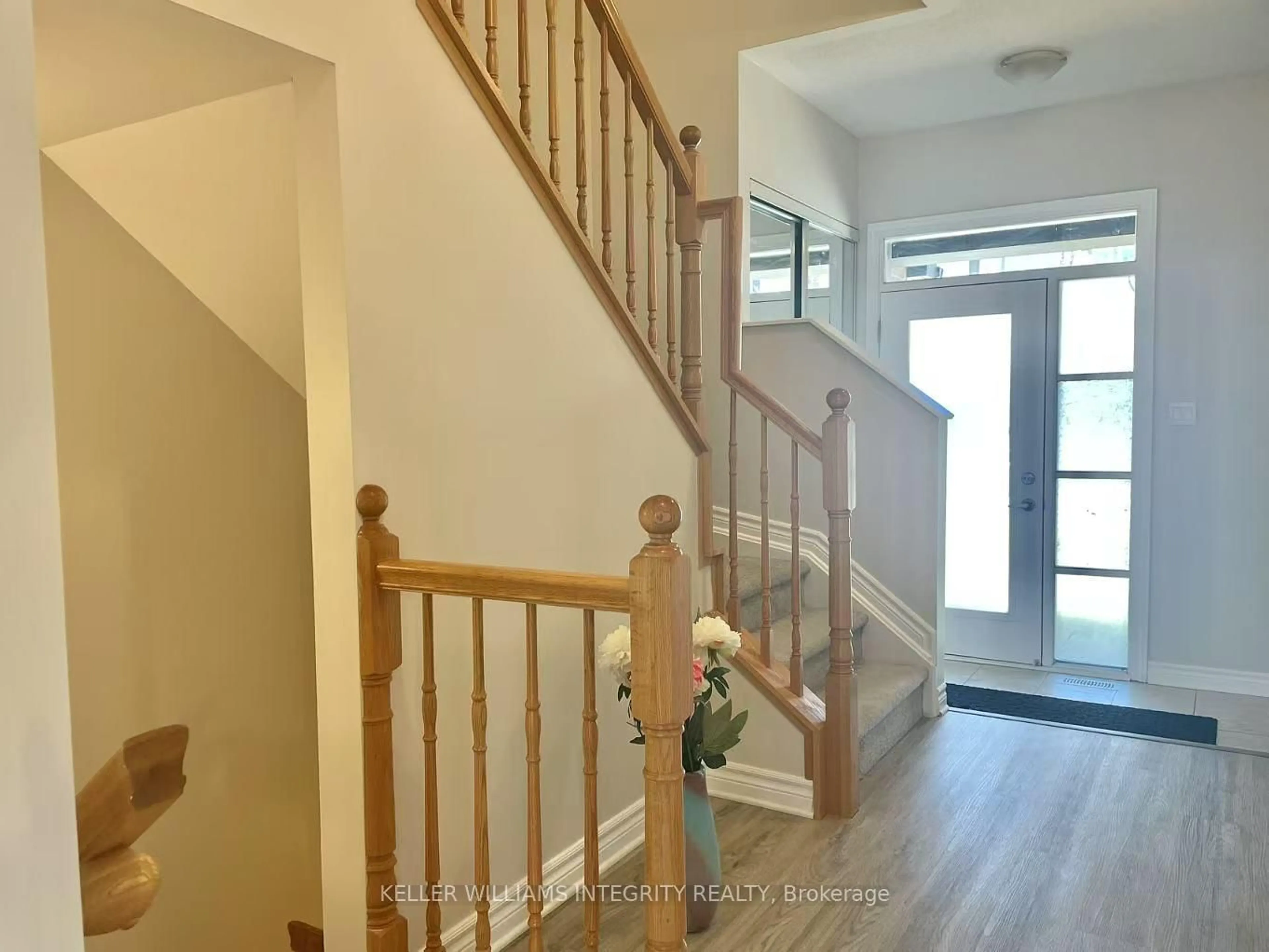 Indoor foyer for 2566 Waterlilly Way, Ottawa Ontario K2J 0K6