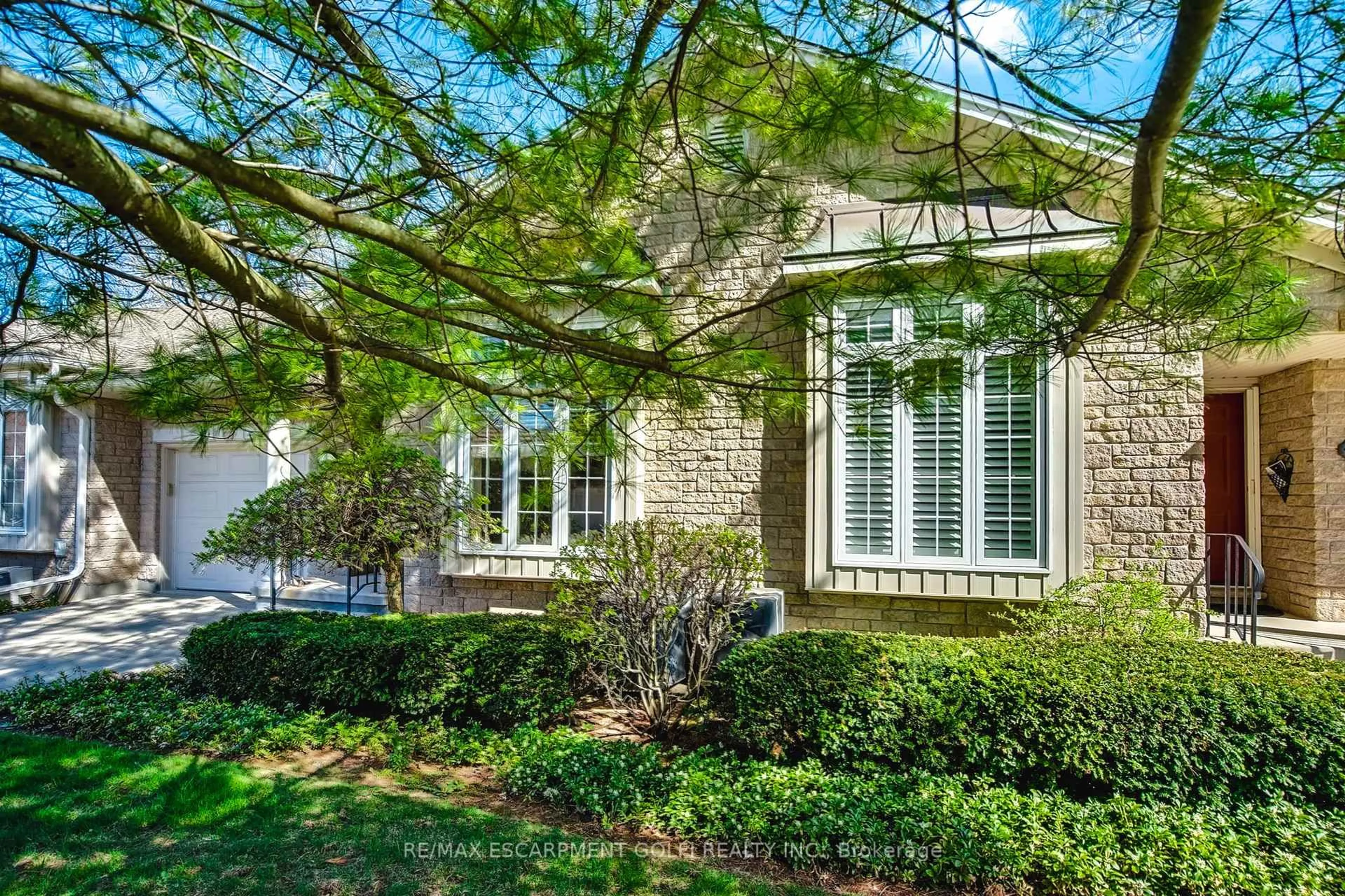 Home with brick exterior material, street for 3241 Montrose Rd #4, Niagara Falls Ontario L2H 3L3