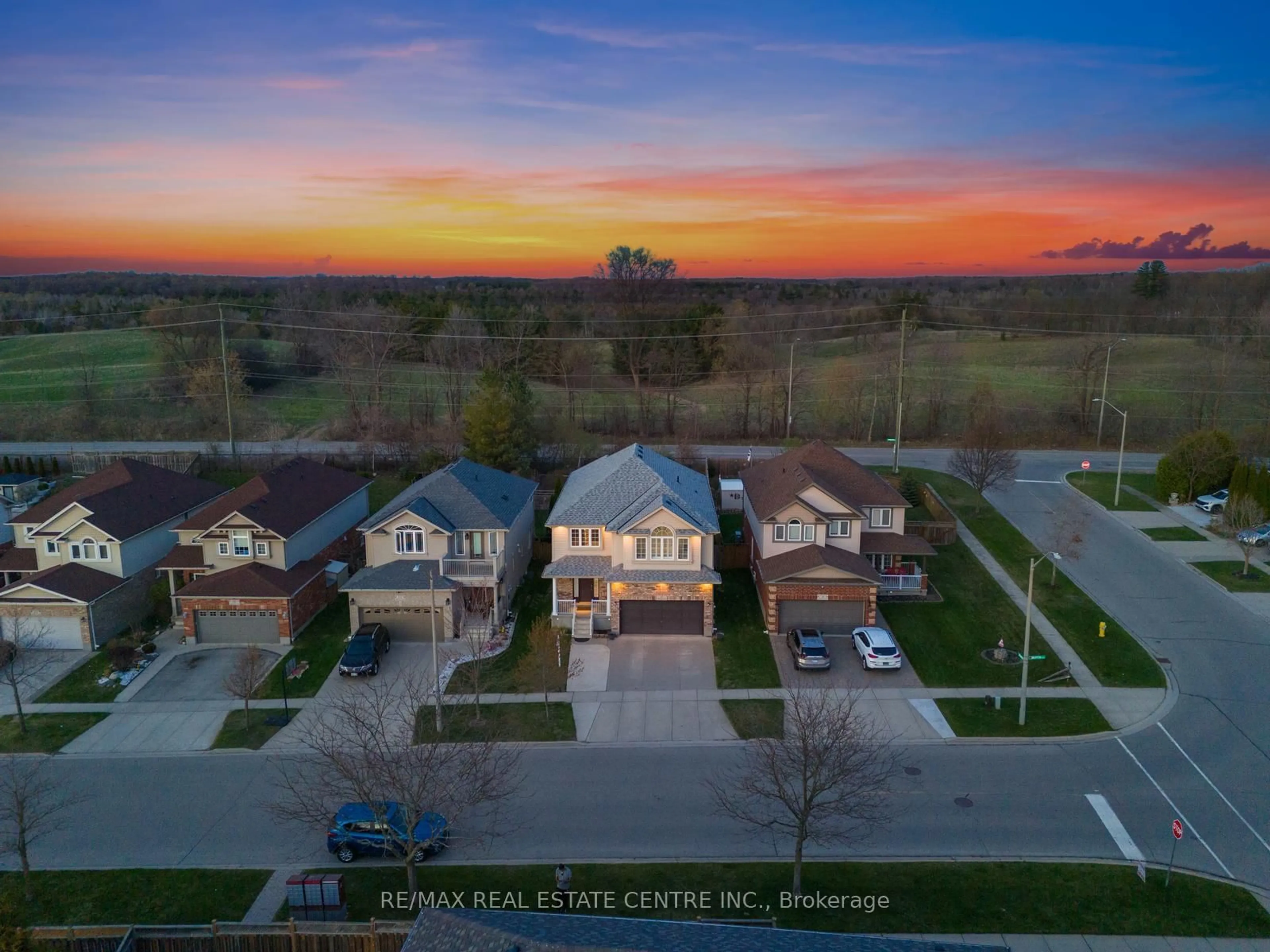 A pic from outside/outdoor area/front of a property/back of a property/a pic from drone, street for 8 Skipton Cres, Cambridge Ontario N3C 4N7