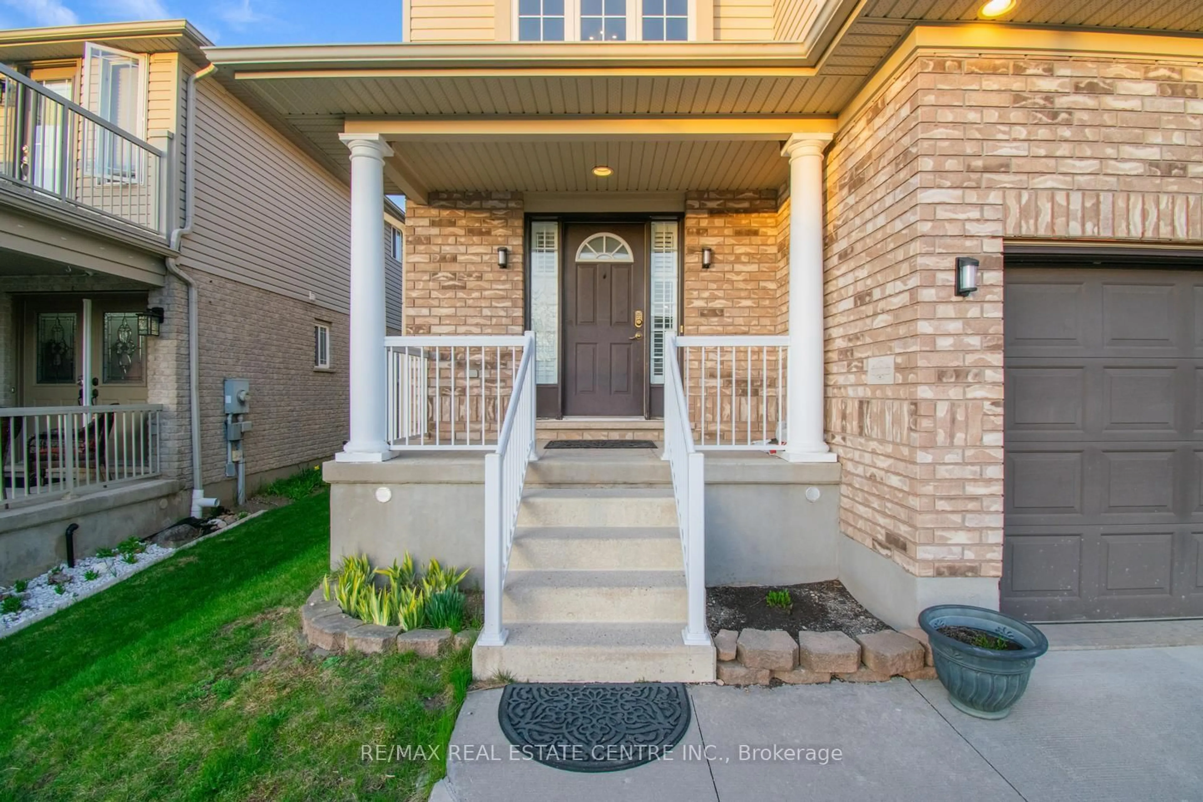 Unknown for 8 Skipton Cres, Cambridge Ontario N3C 4N7