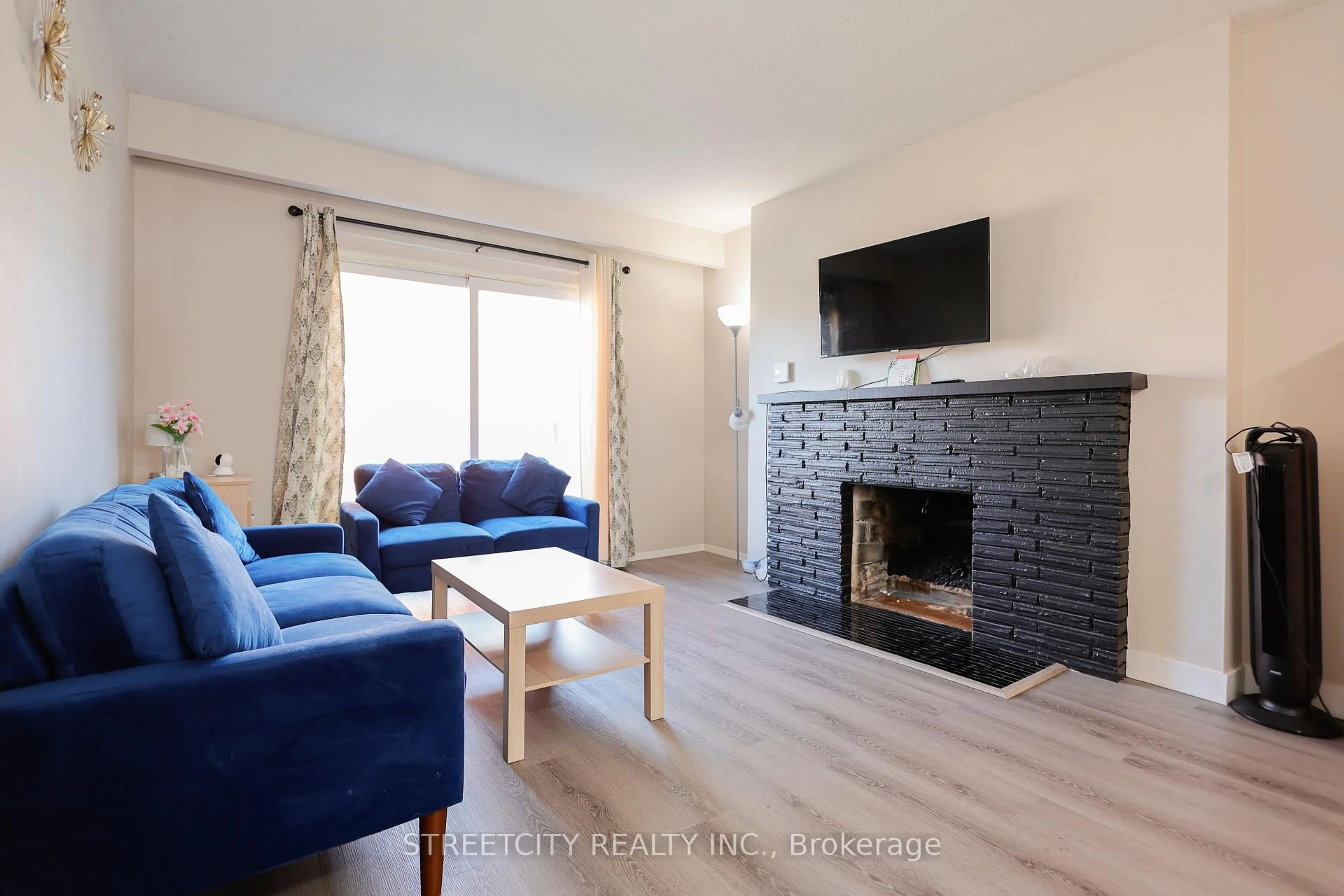 Living room with furniture, wood/laminate floor for 1090 Kipps Lane #141, London East Ontario N5Y 1V4
