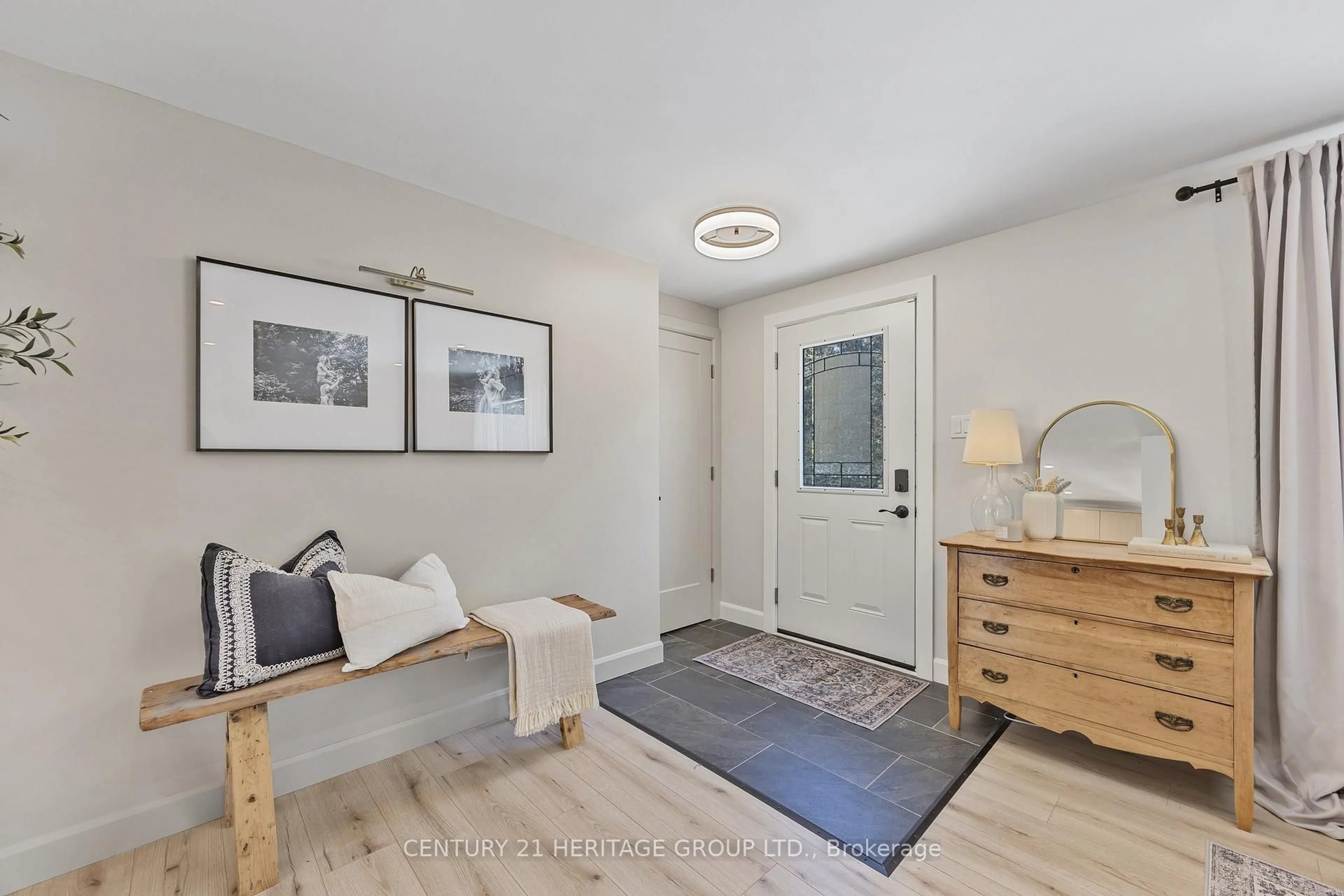 Indoor entryway for 151564 Southgate Sideroad 15 N/A, Southgate Ontario N0G 1N0