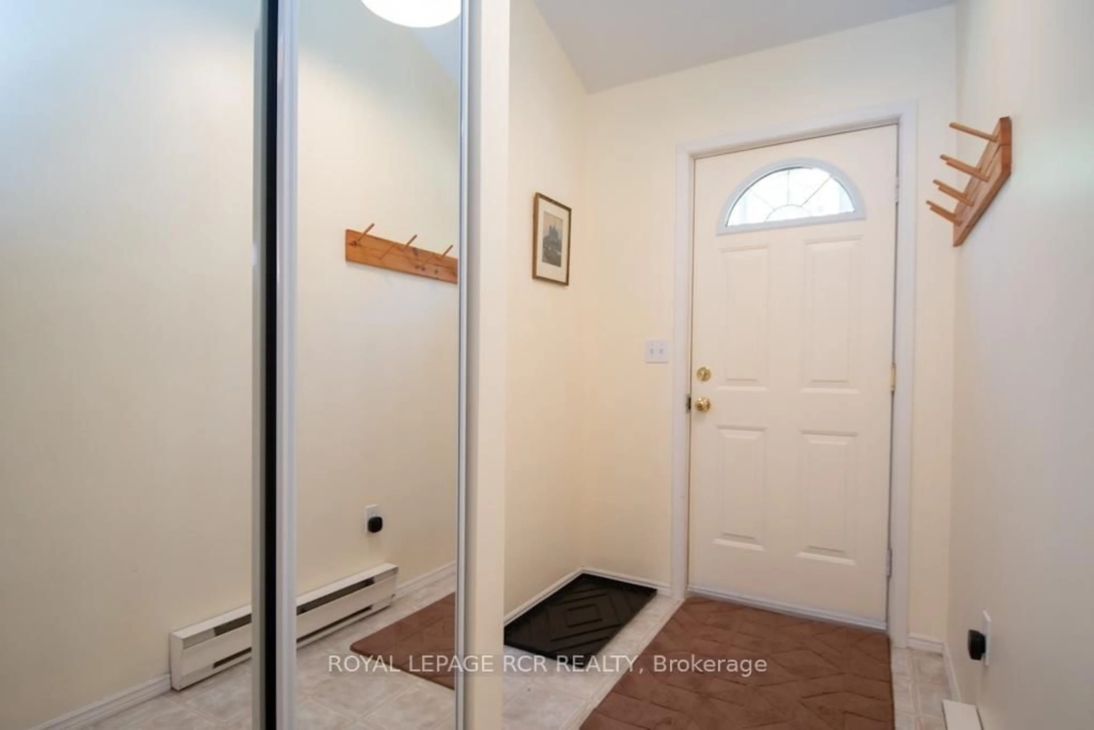 Indoor entryway for 24 Juniper Cres, Kawartha Lakes Ontario K0M 1C0
