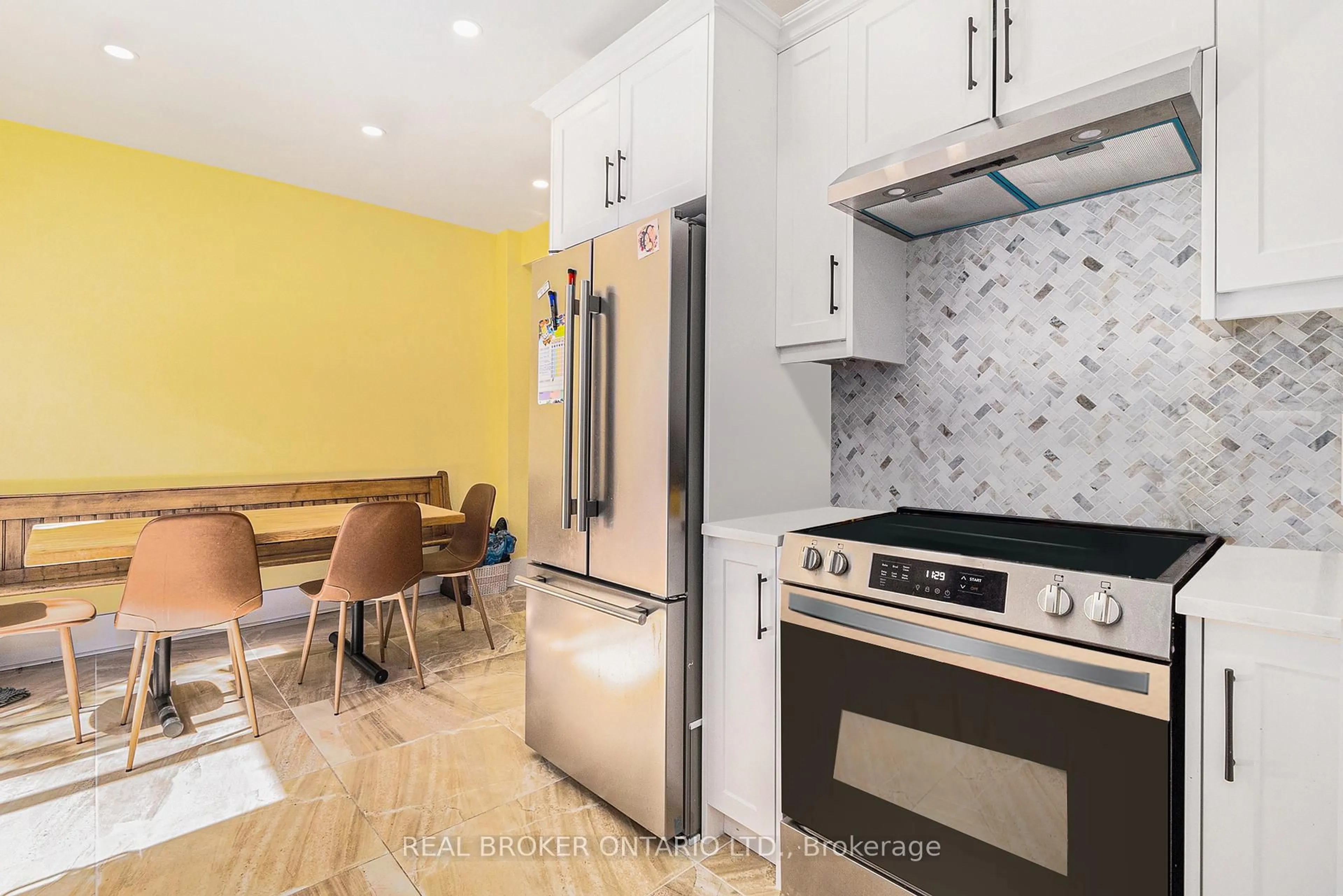 Open concept kitchen, ceramic/tile floor for 120 Waverley St, Ottawa Ontario K2P 0V4