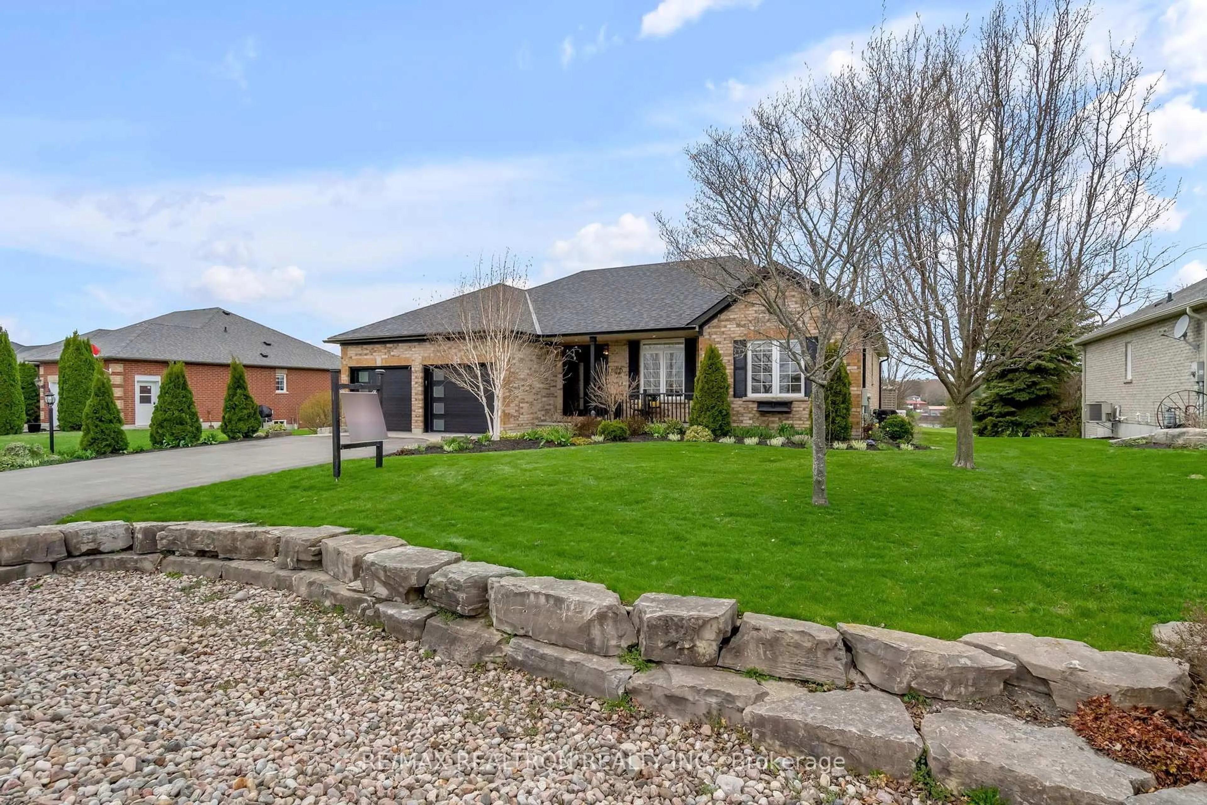 Home with brick exterior material, street for 190 Southcrest Dr, Kawartha Lakes Ontario L0C 1G0