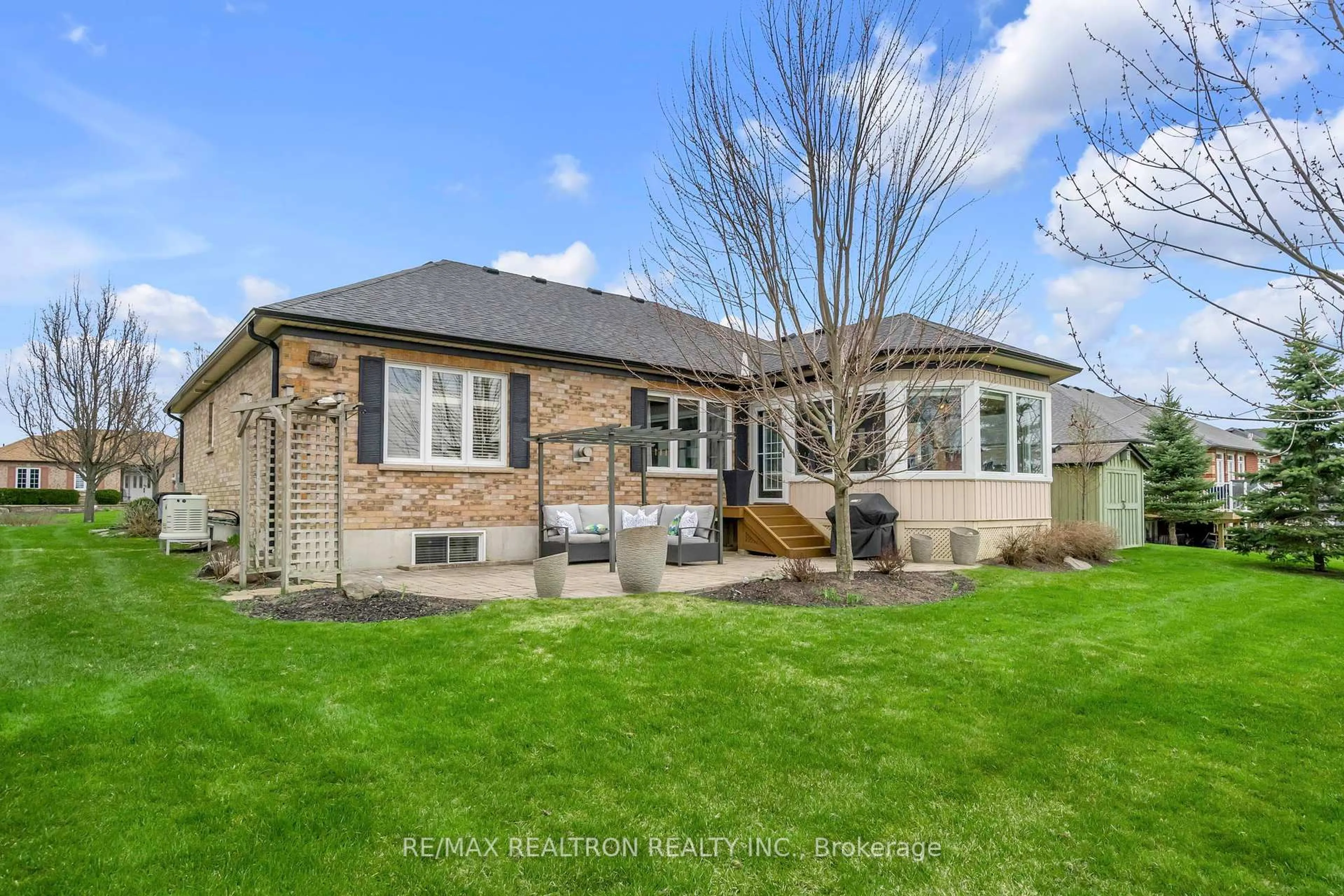 Home with brick exterior material, unknown for 190 Southcrest Dr, Kawartha Lakes Ontario L0C 1G0
