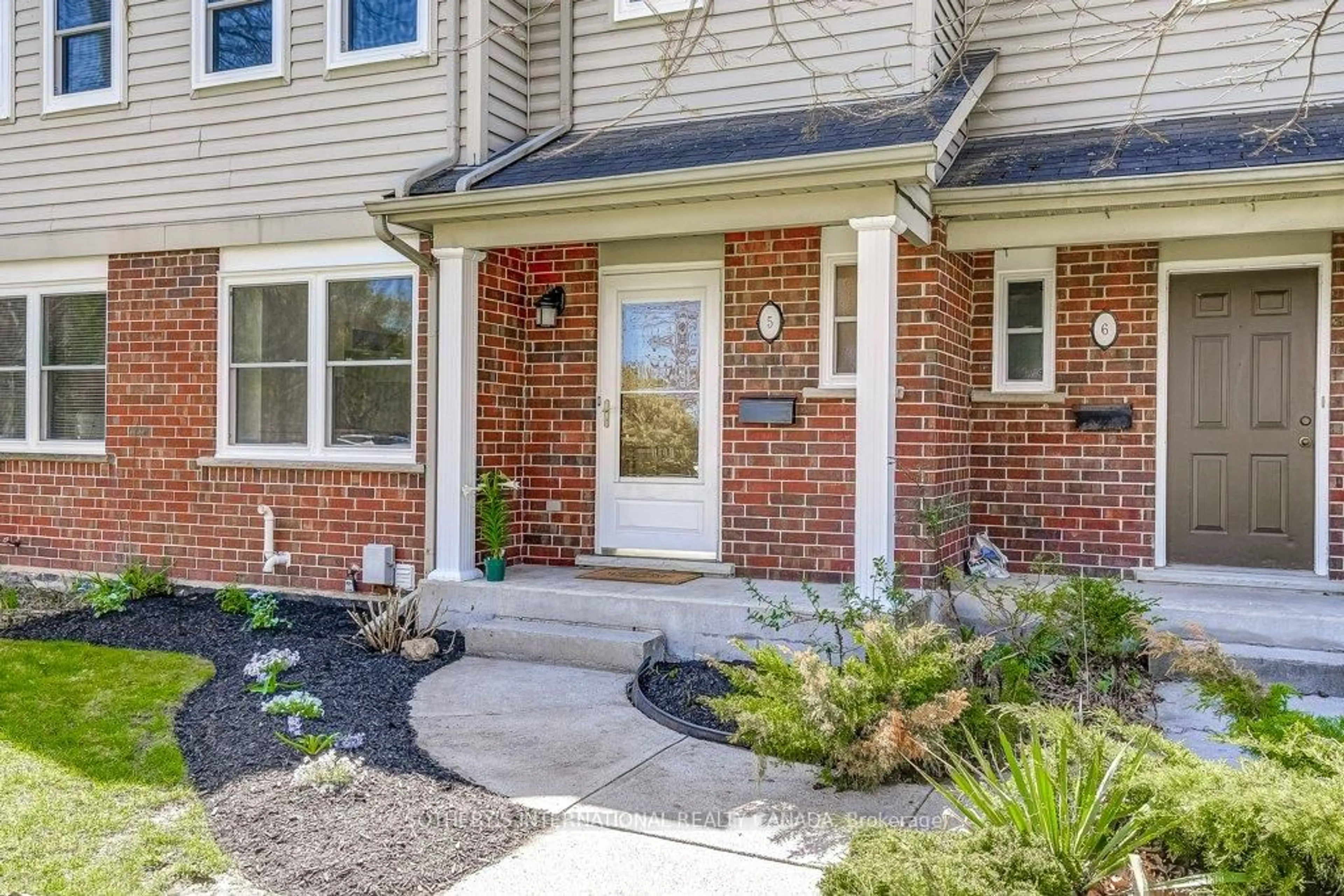 Home with brick exterior material, street for 55 Kerman Ave #5, Grimsby Ontario L3M 5G2