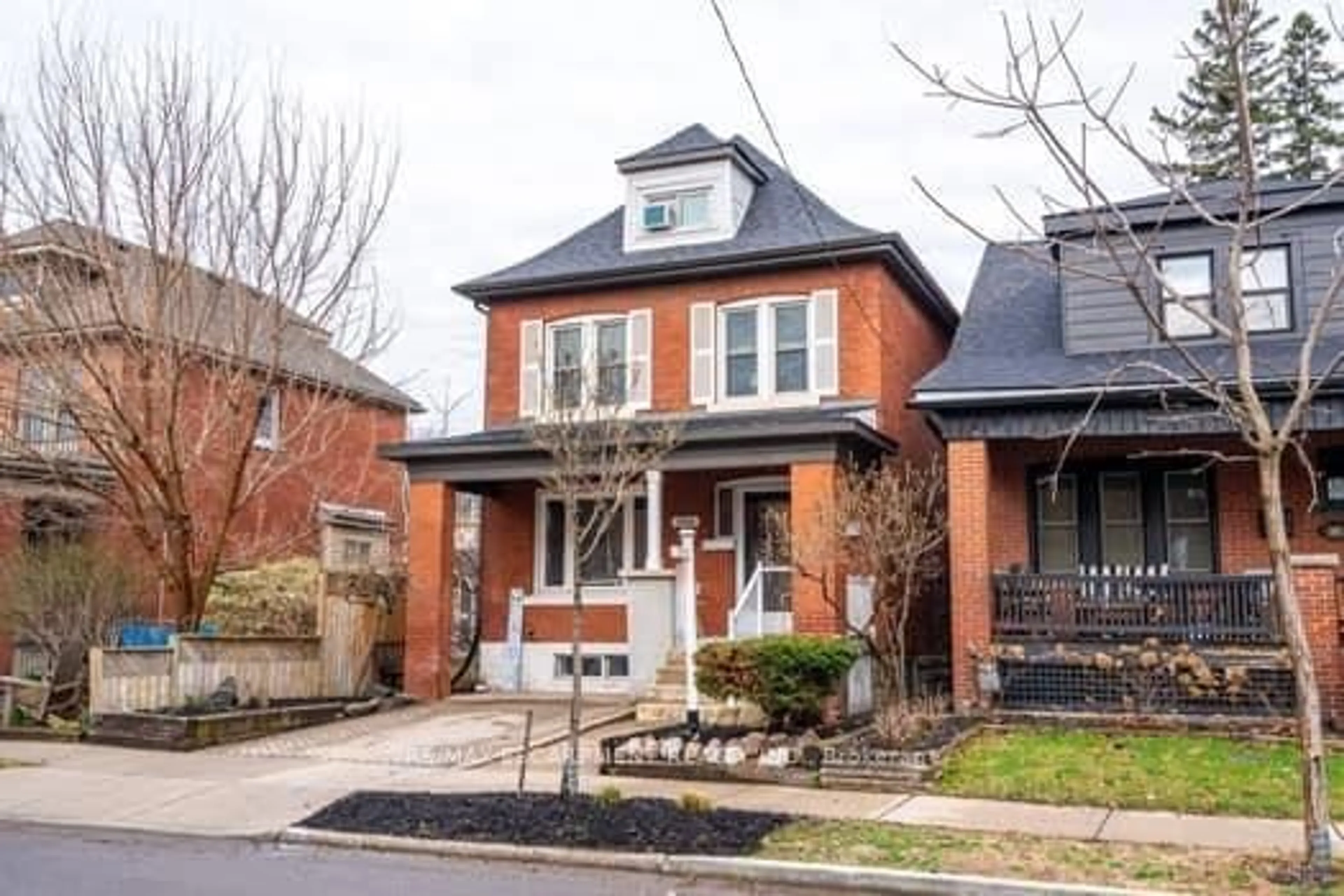Home with brick exterior material, street for 164 Edgemont St, Hamilton Ontario L8K 2H9