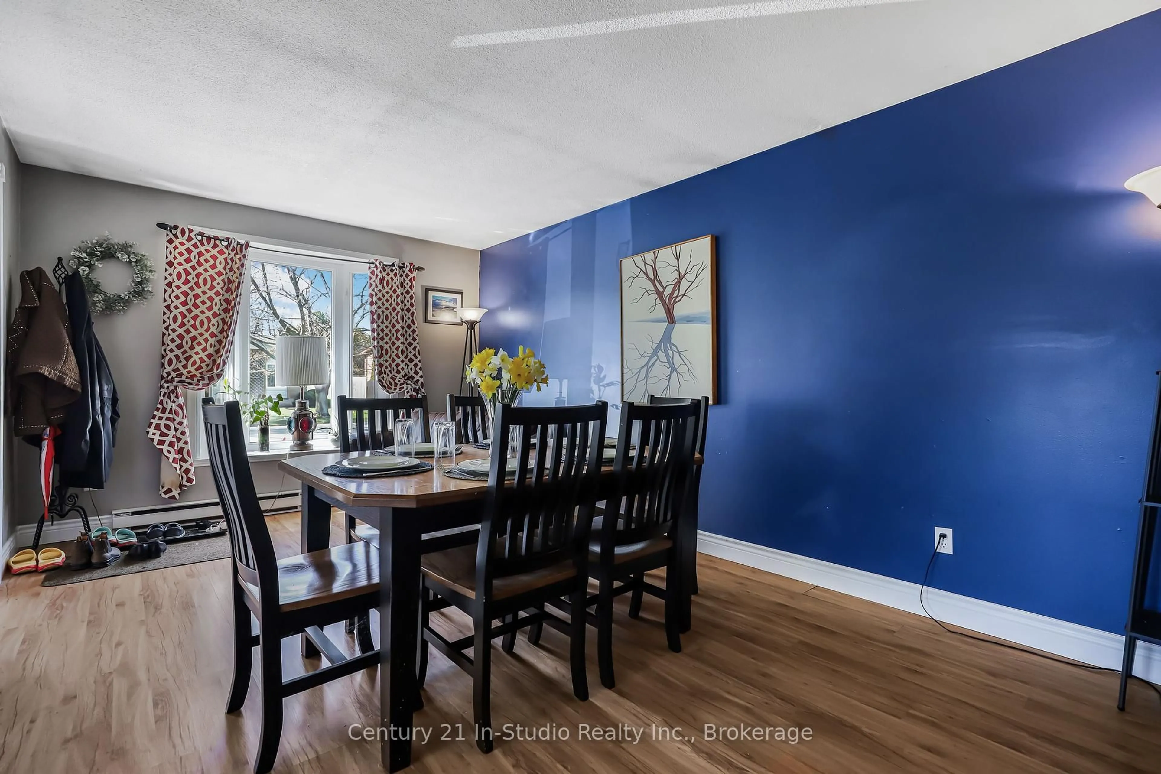 Dining room, wood/laminate floor for 587 Scott St, Kincardine Ontario N2Z 1V2