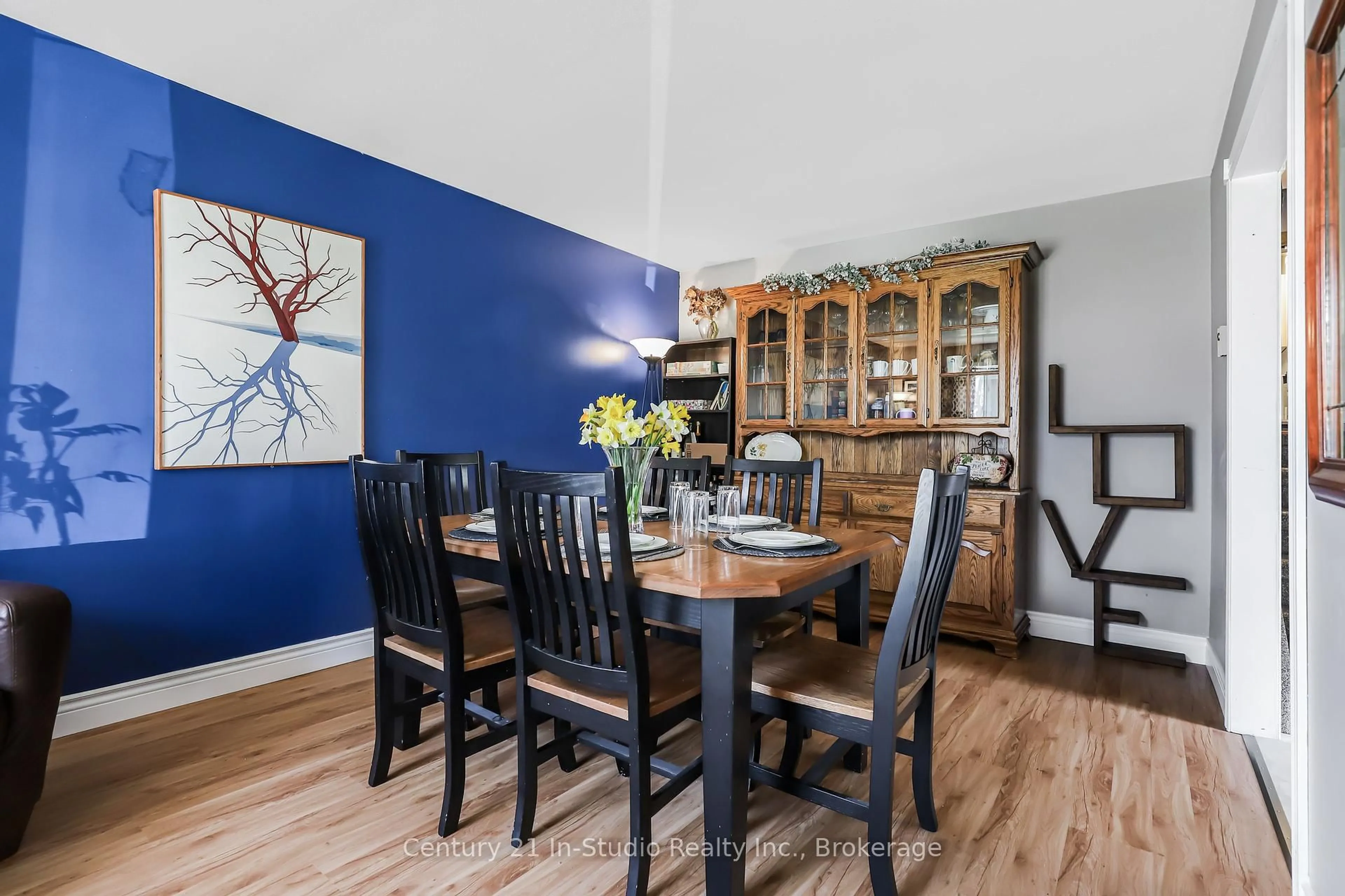 Dining room, wood/laminate floor for 587 Scott St, Kincardine Ontario N2Z 1V2