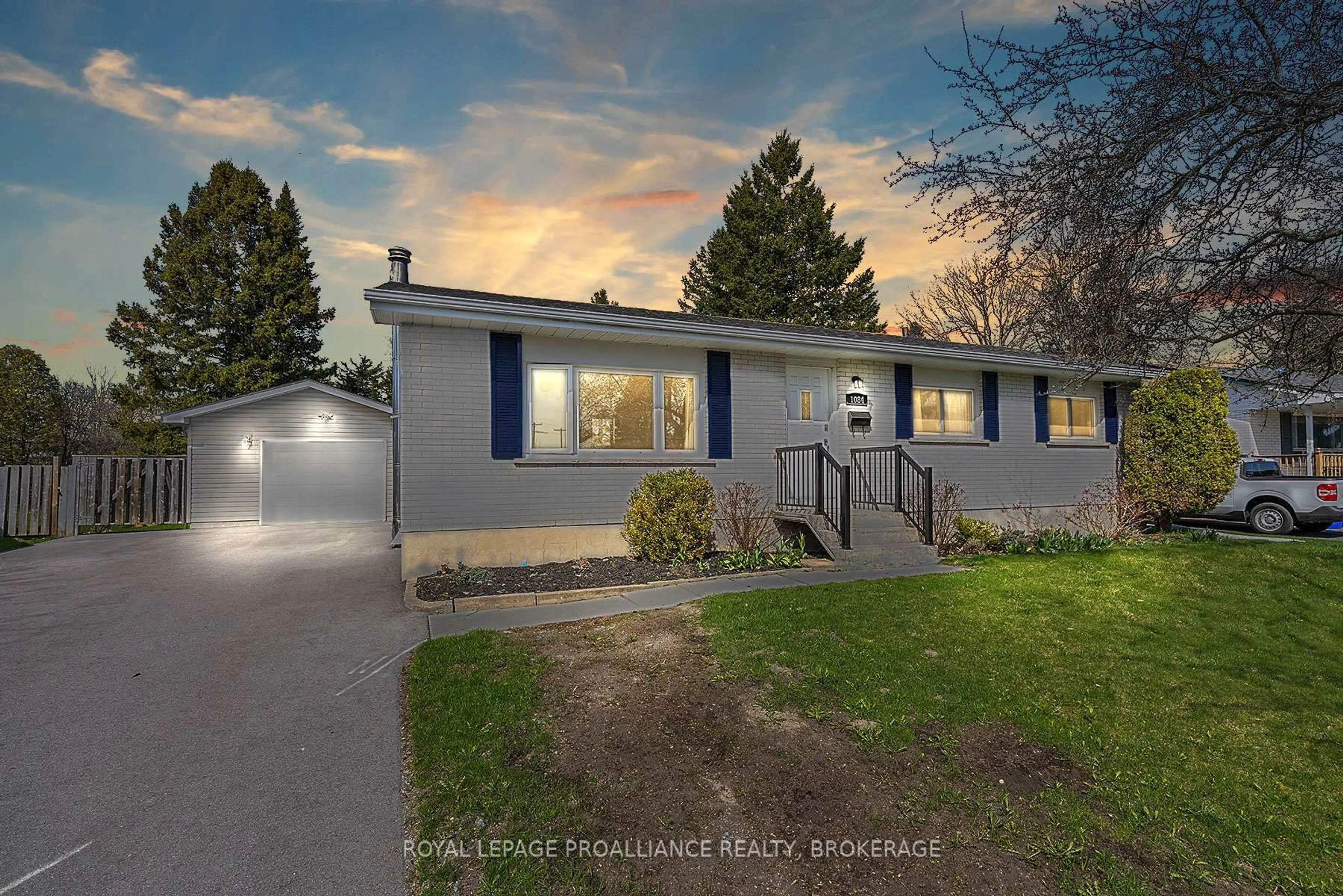 A pic from outside/outdoor area/front of a property/back of a property/a pic from drone, street for 1084 Lincoln Dr, Kingston Ontario K7M 4Z4