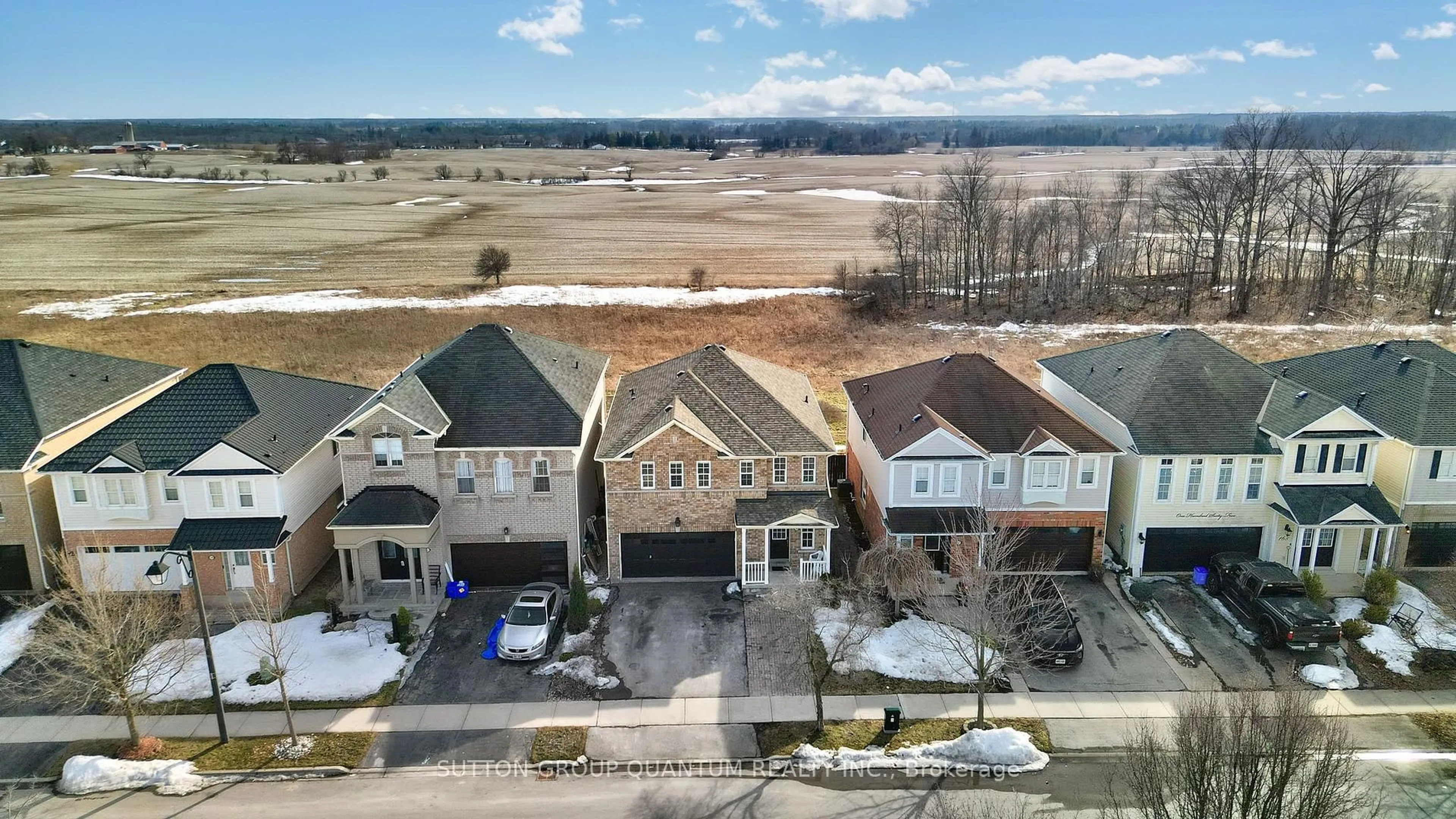 A pic from outside/outdoor area/front of a property/back of a property/a pic from drone, unknown for 157 Voyager Pass N/A, Hamilton Ontario L0R 1C0