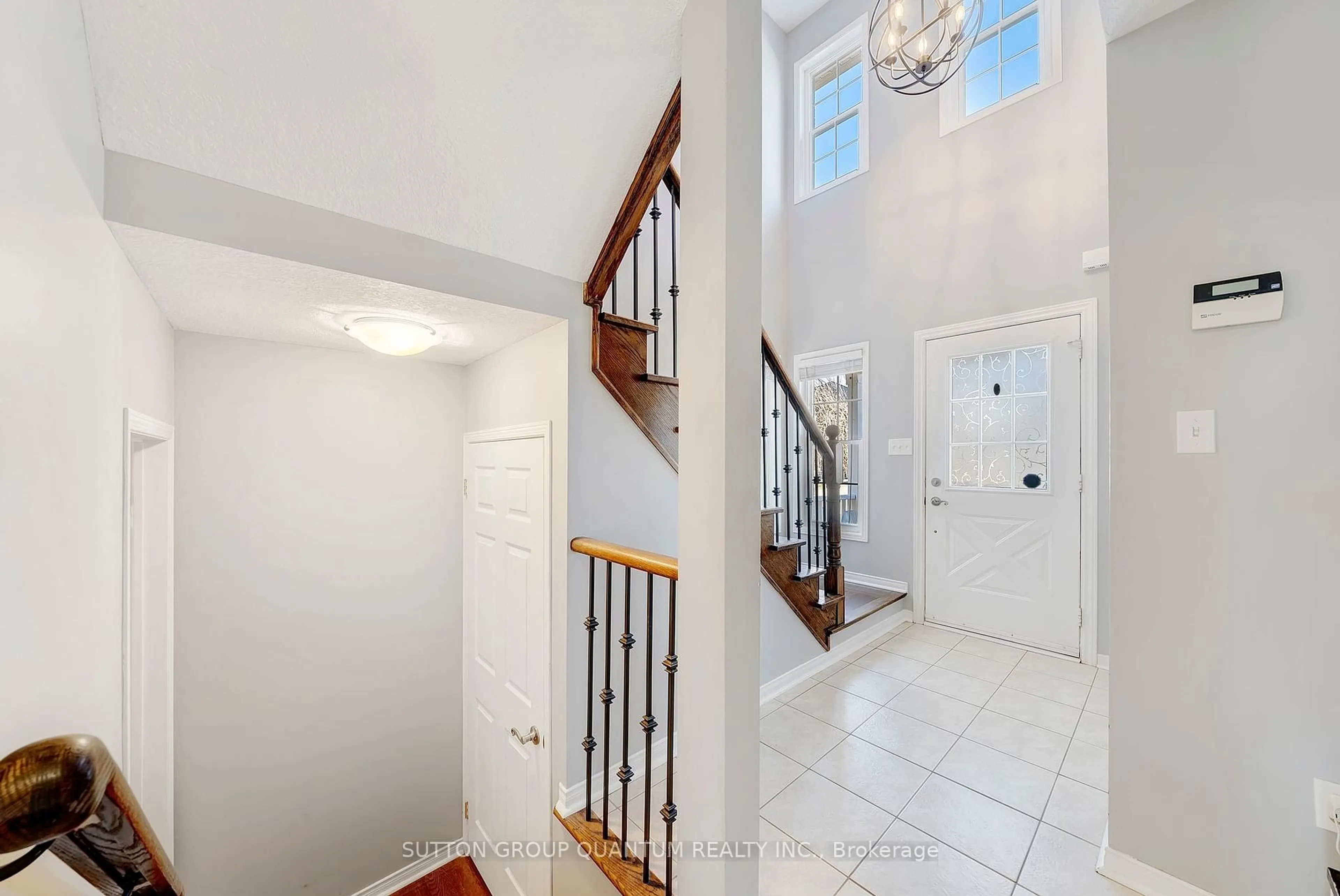 Indoor entryway for 157 Voyager Pass N/A, Hamilton Ontario L0R 1C0
