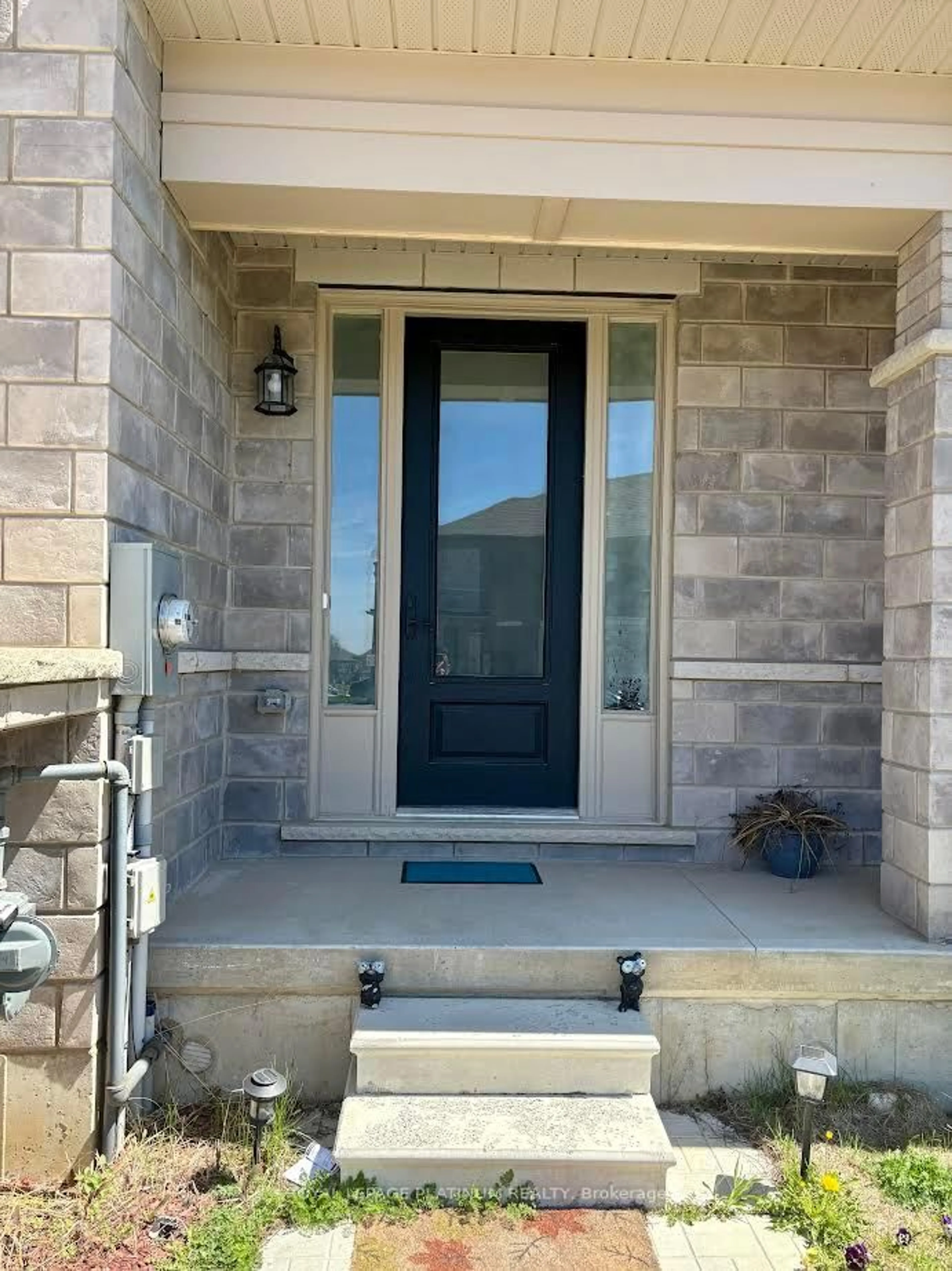 Indoor entryway for 846 Sobeski Ave, Woodstock Ontario N4T 0P2