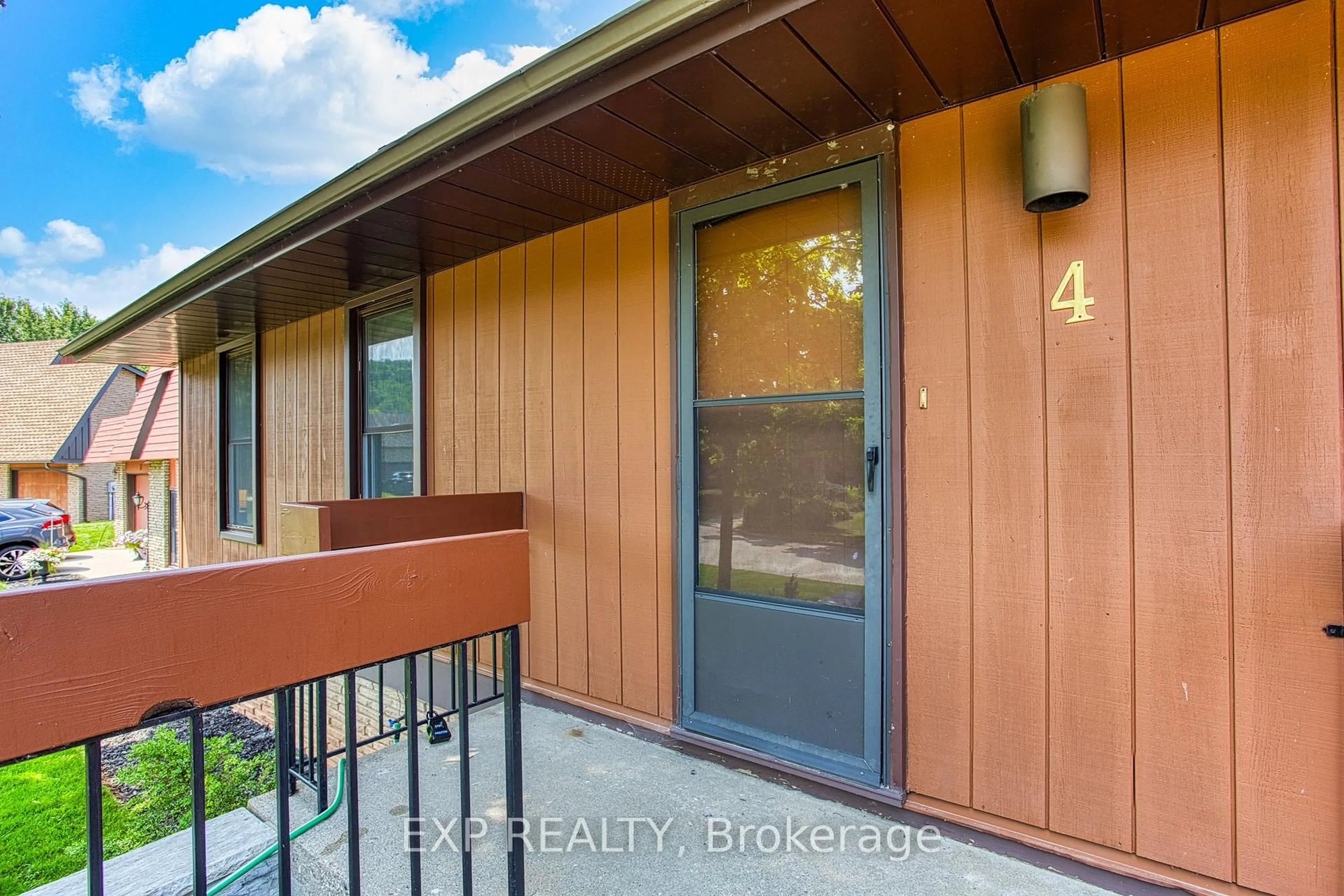 Unknown for 4 Cedar Glen, Grimsby Ontario L3M 4K2