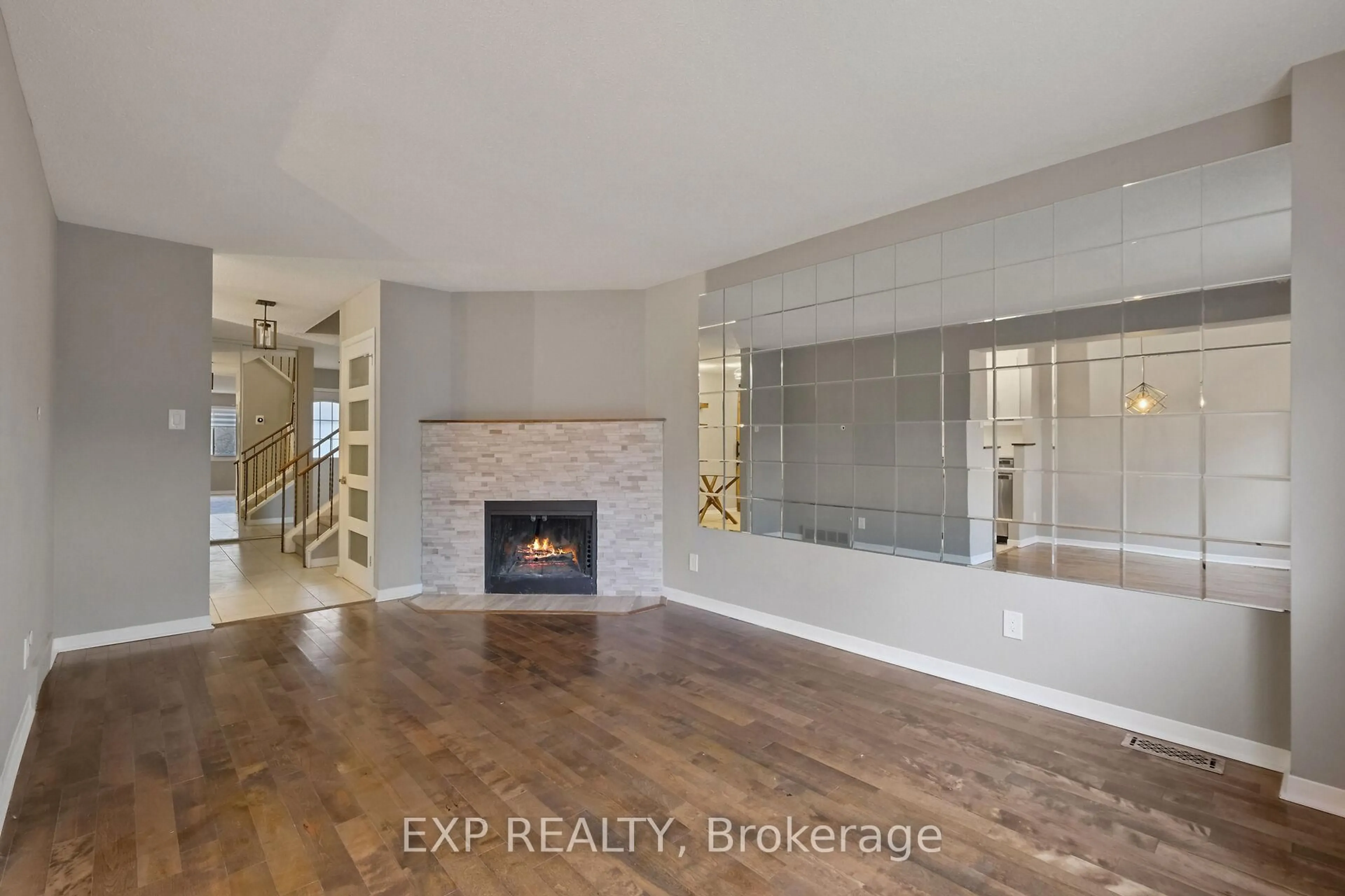 Unknown for 2133 Orient Park Dr, Ottawa Ontario K1B 4W1