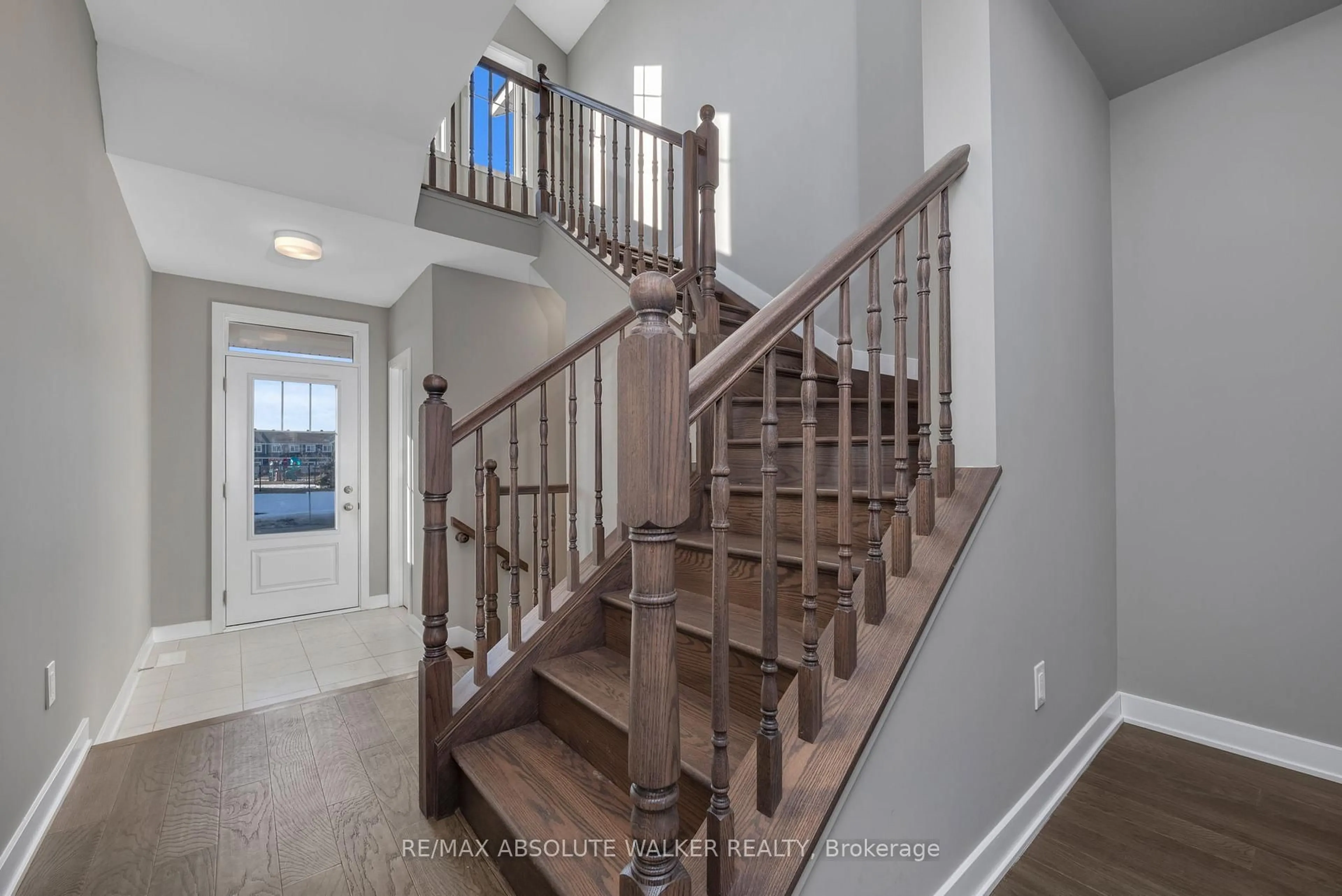 Stairs for 2156 Winsome Terr, Orleans Ontario K4A 5N1