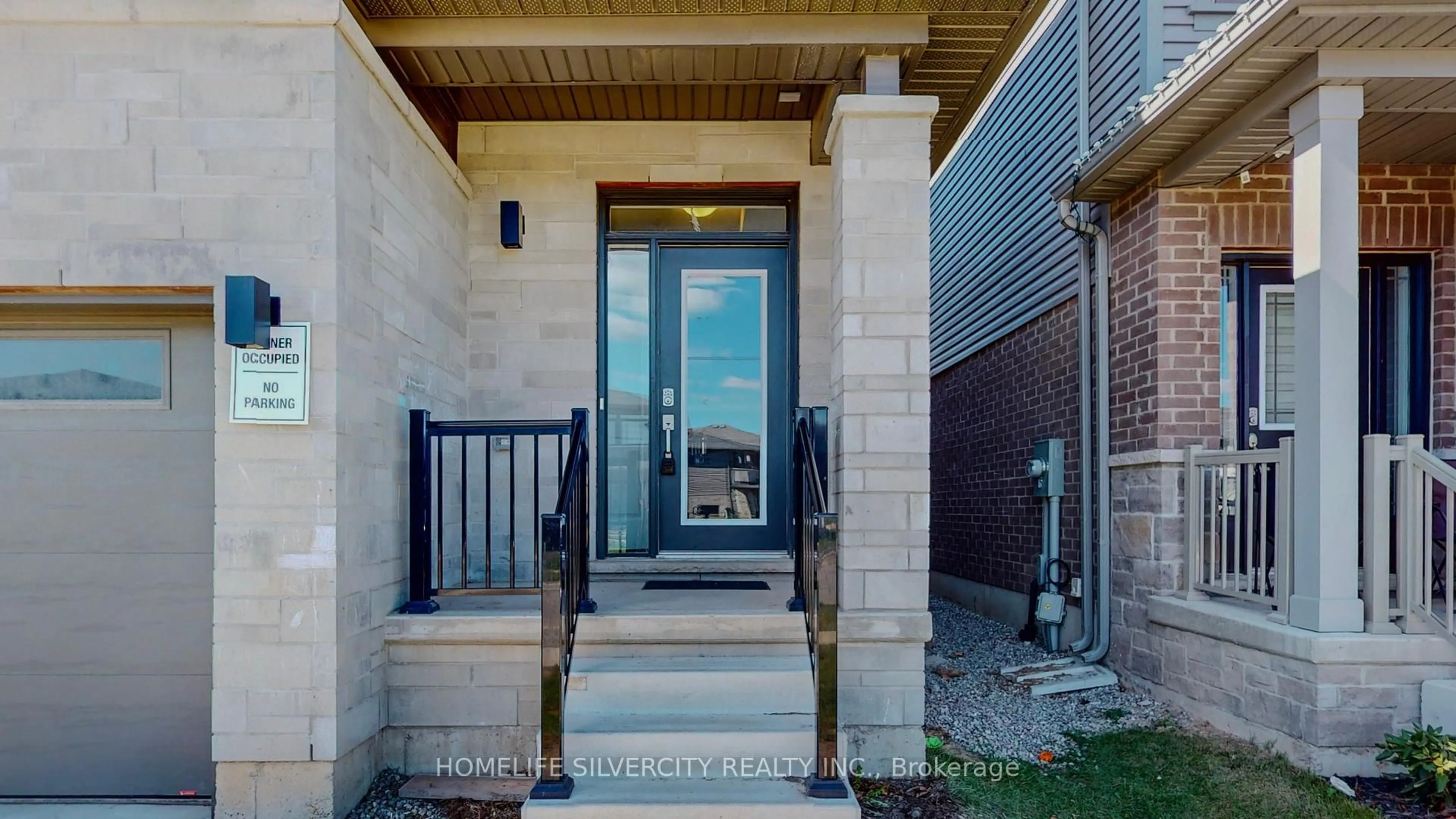 Indoor entryway for 24 Elkington Lane, Brantford Ontario N3T 0T5