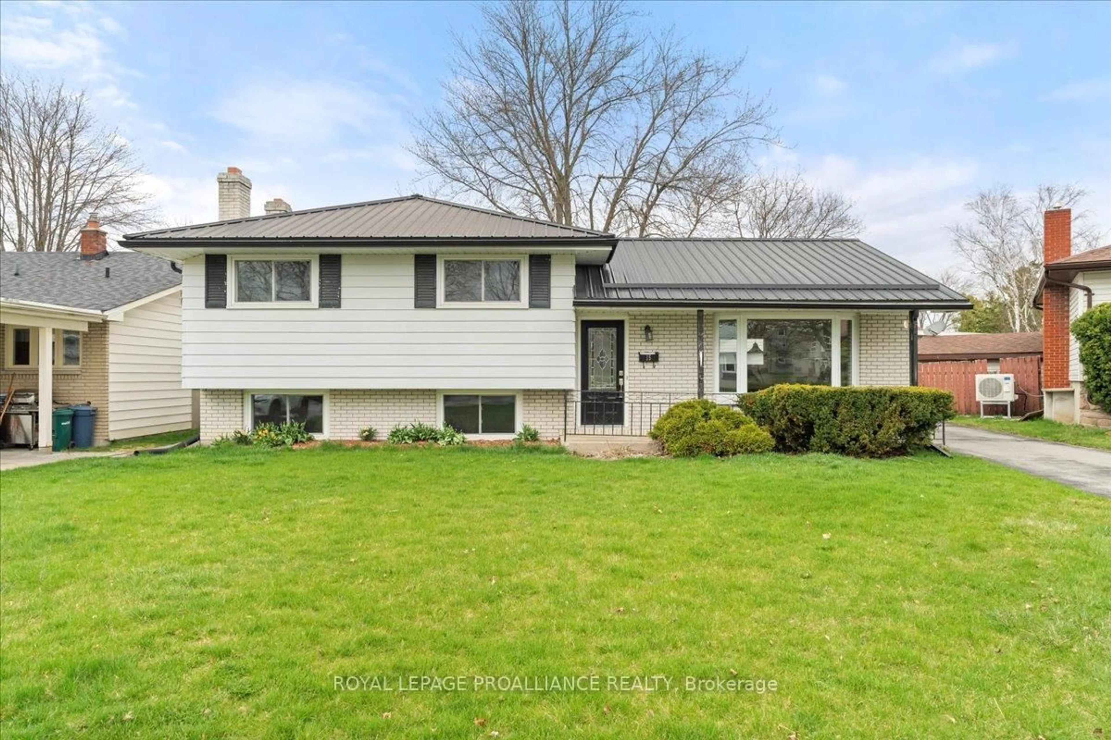 Home with vinyl exterior material, street for 15 Glenarden Cres, Belleville Ontario K8P 2B9