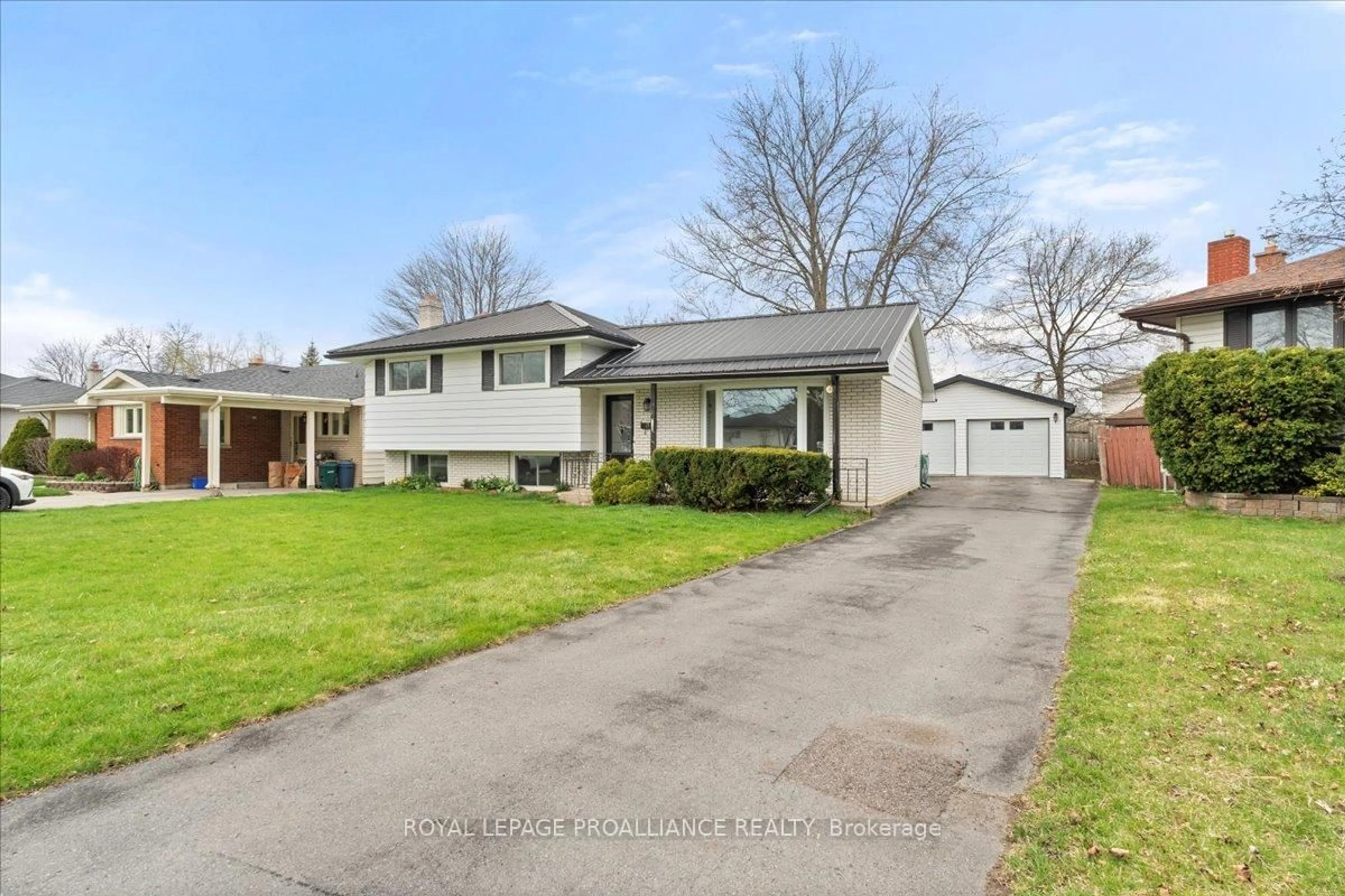 A pic from outside/outdoor area/front of a property/back of a property/a pic from drone, street for 15 Glenarden Cres, Belleville Ontario K8P 2B9