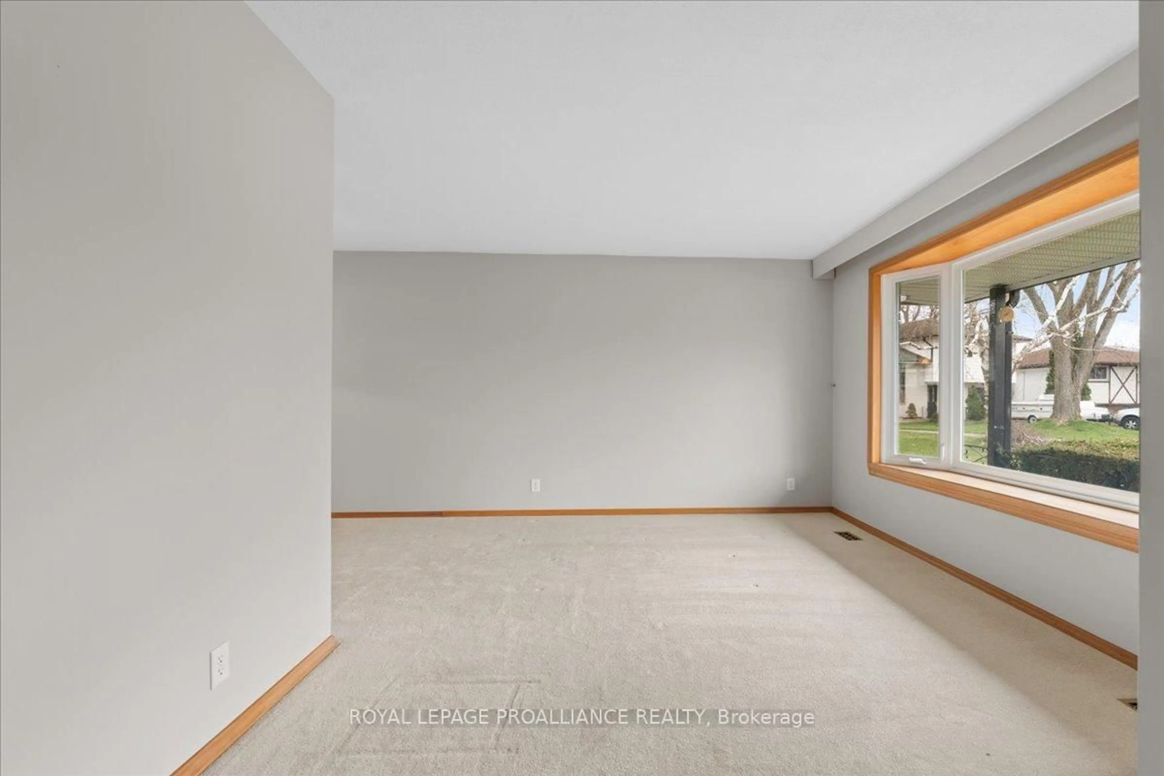 A pic of a room for 15 Glenarden Cres, Belleville Ontario K8P 2B9