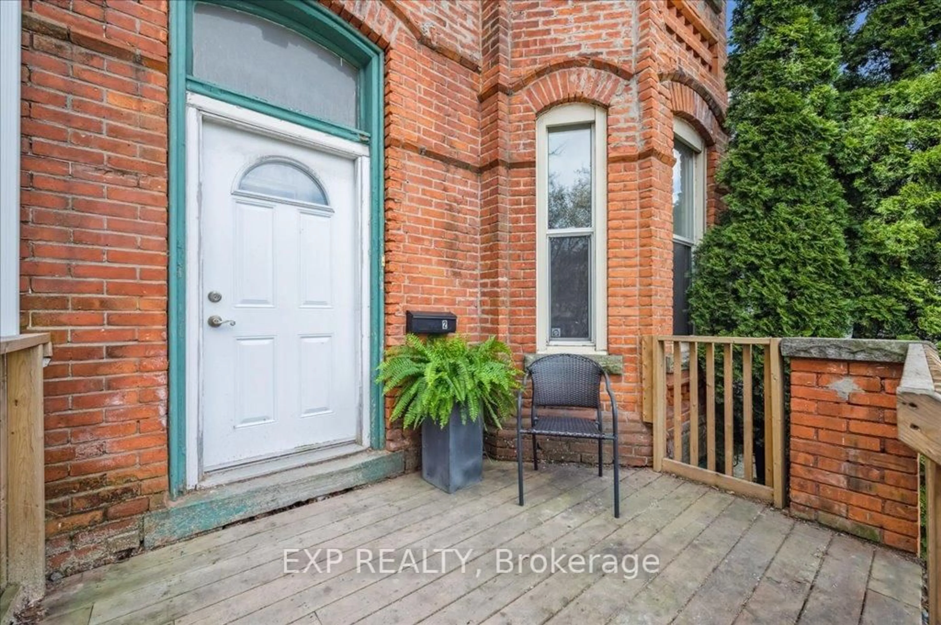 Indoor entryway for 228 Hunter St, Hamilton Ontario L8N 1N2