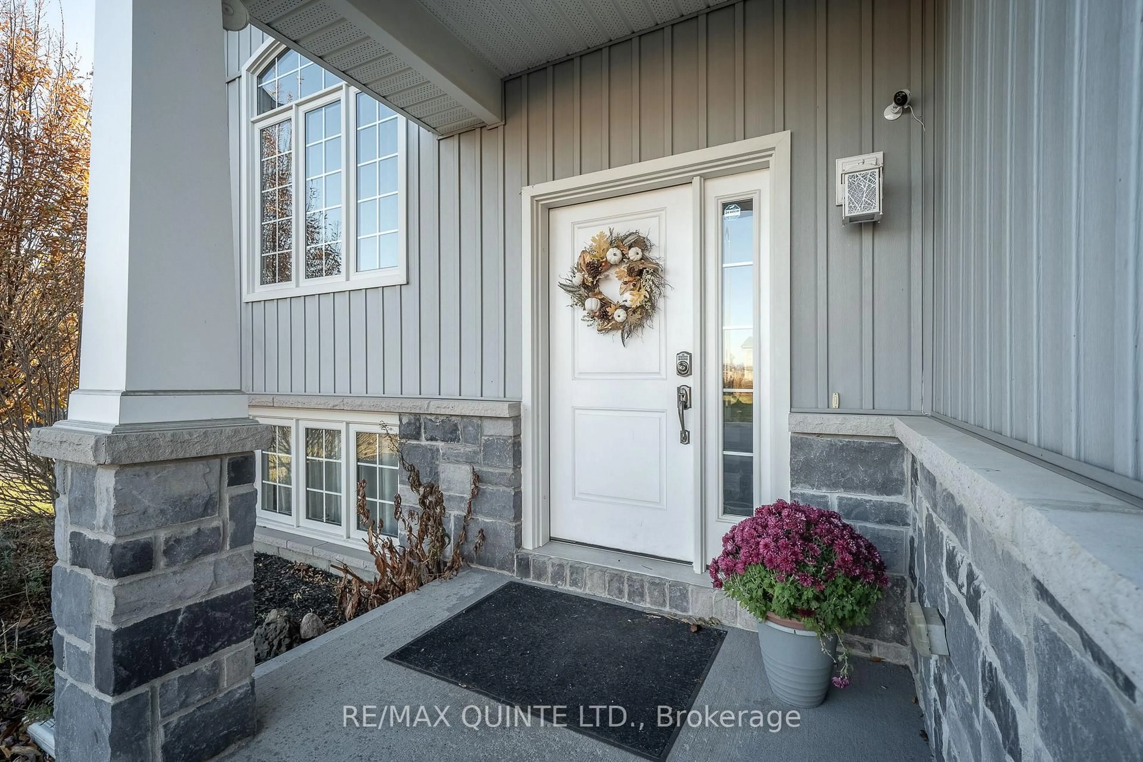 Indoor entryway for 3 Walnut Cres, Belleville Ontario K8N 0E4