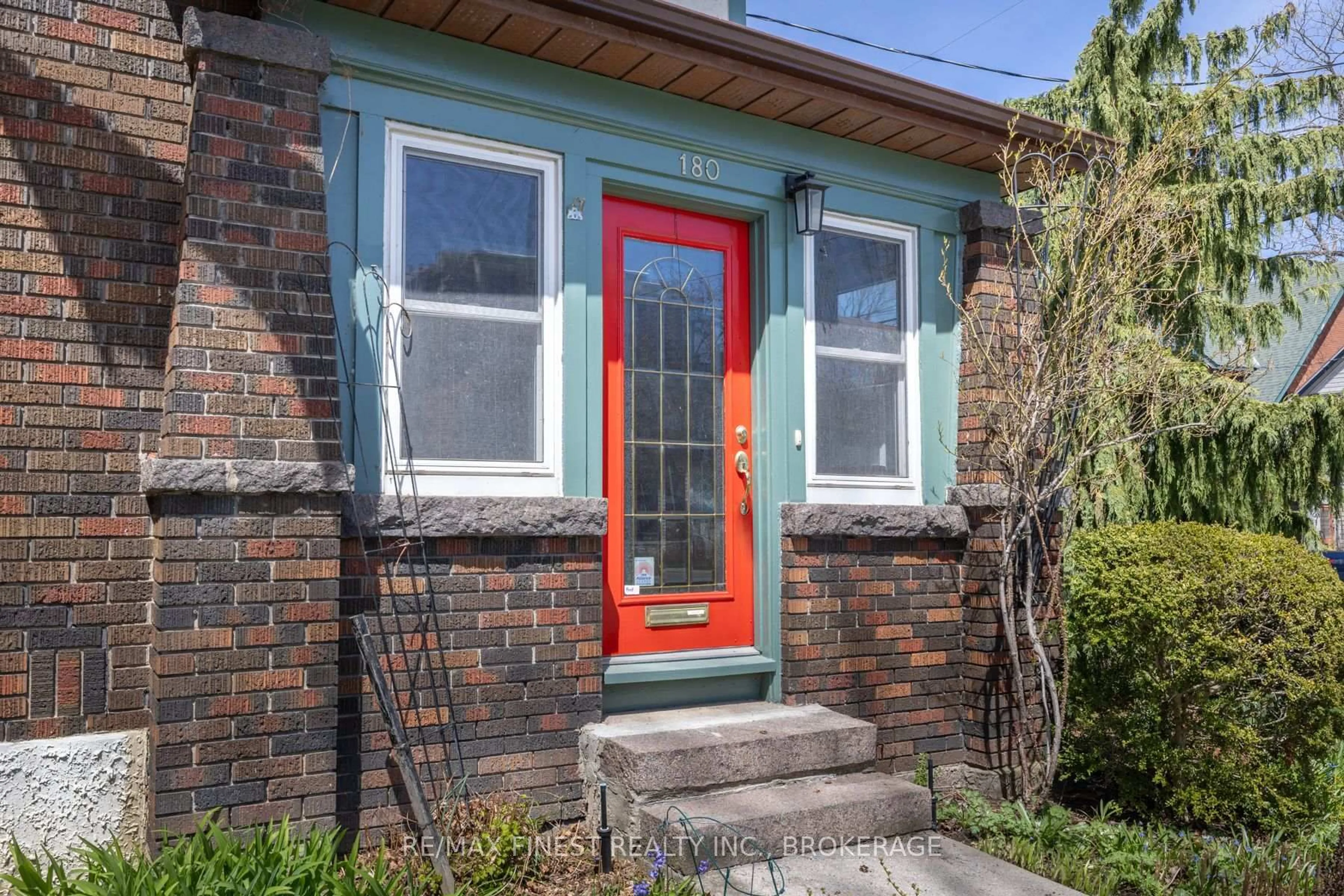 Unknown for 180 King St, Kingston Ontario K7L 3A2