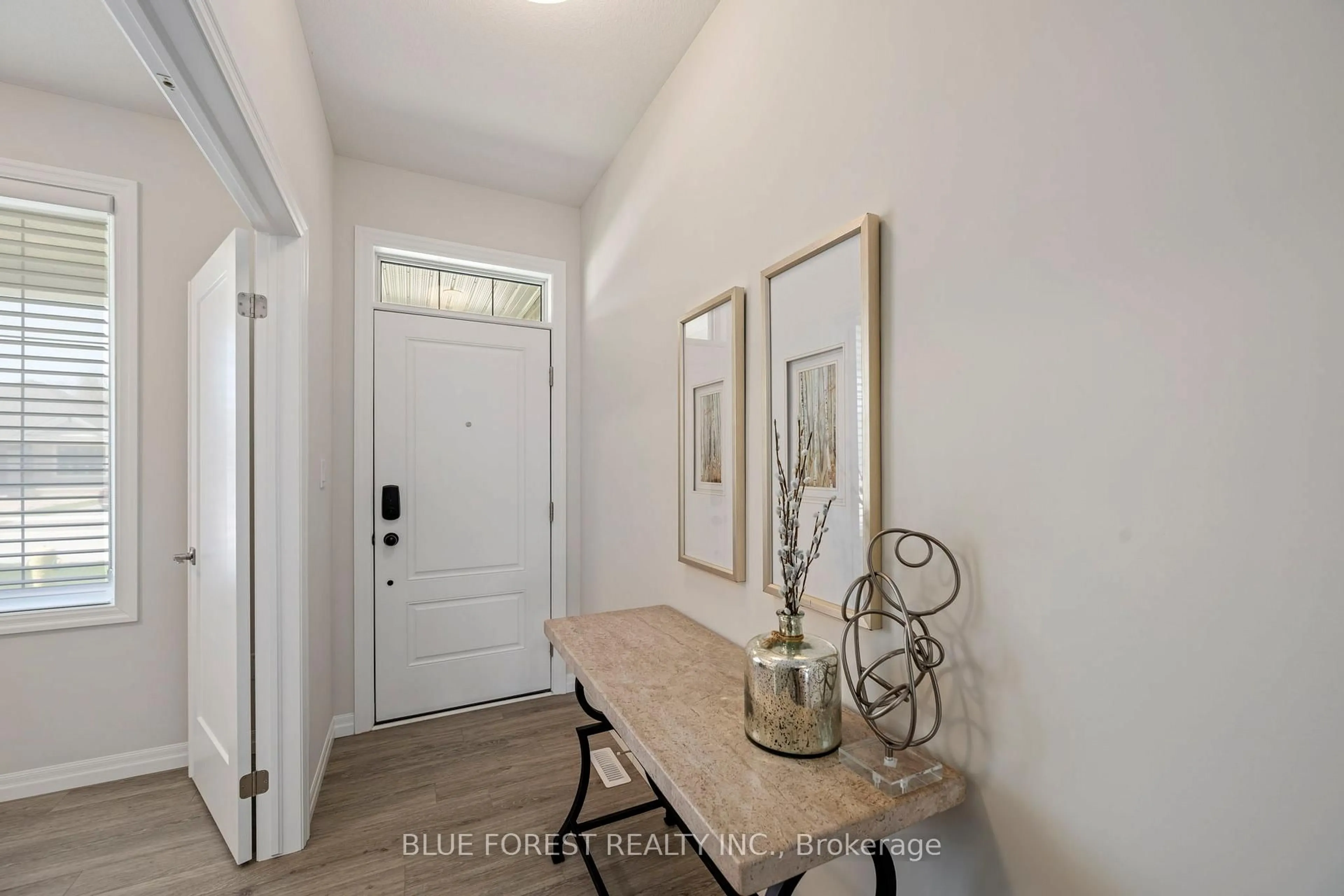 Indoor entryway for 14 DUNNING Way, St. Thomas Ontario N5R 0P7