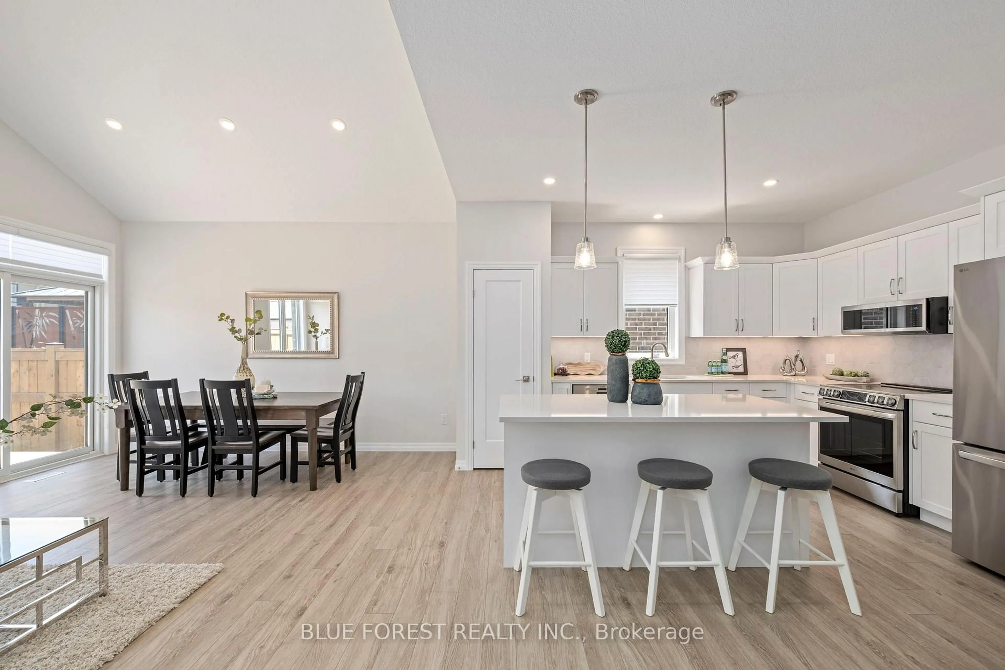 Open concept kitchen, unknown for 14 DUNNING Way, St. Thomas Ontario N5R 0P7